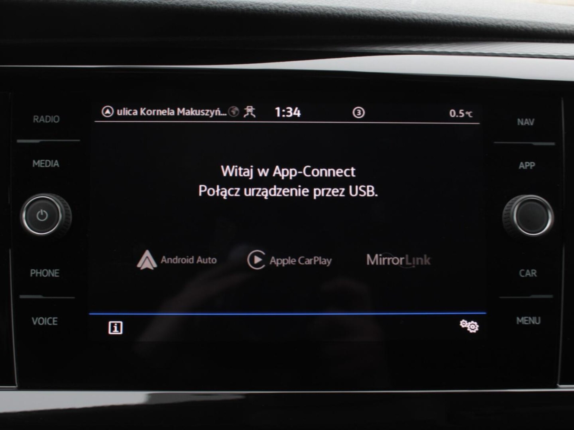 Volkswagen Caravelle 6.1 długi roztaw osi SE