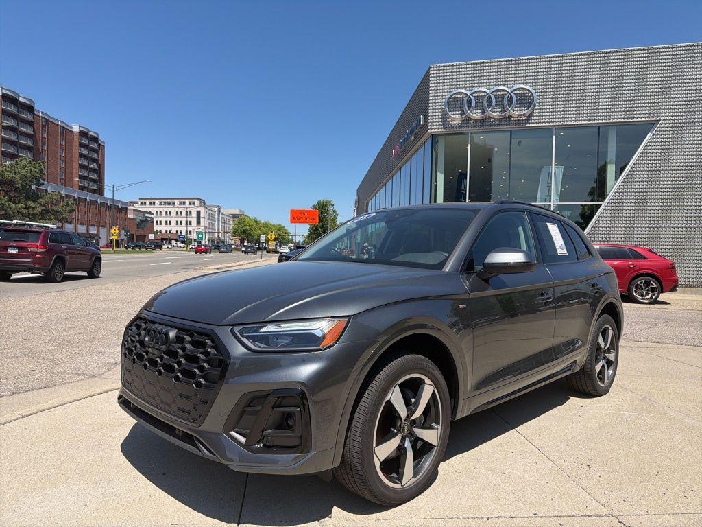 2023 Audi Q5 45 Premium Plus's photo