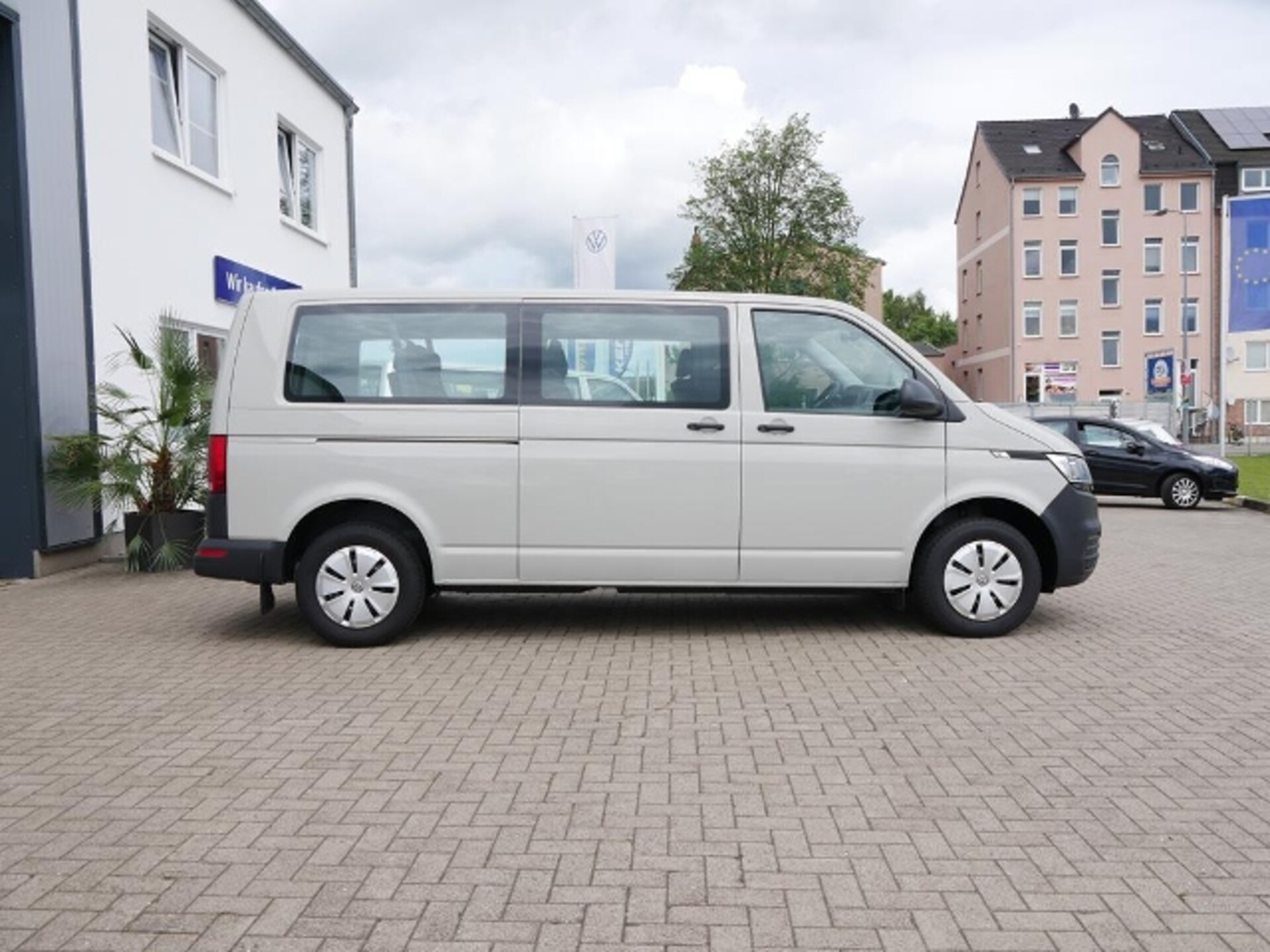 Volkswagen T6.1 Transporter Kombi langer Radstand