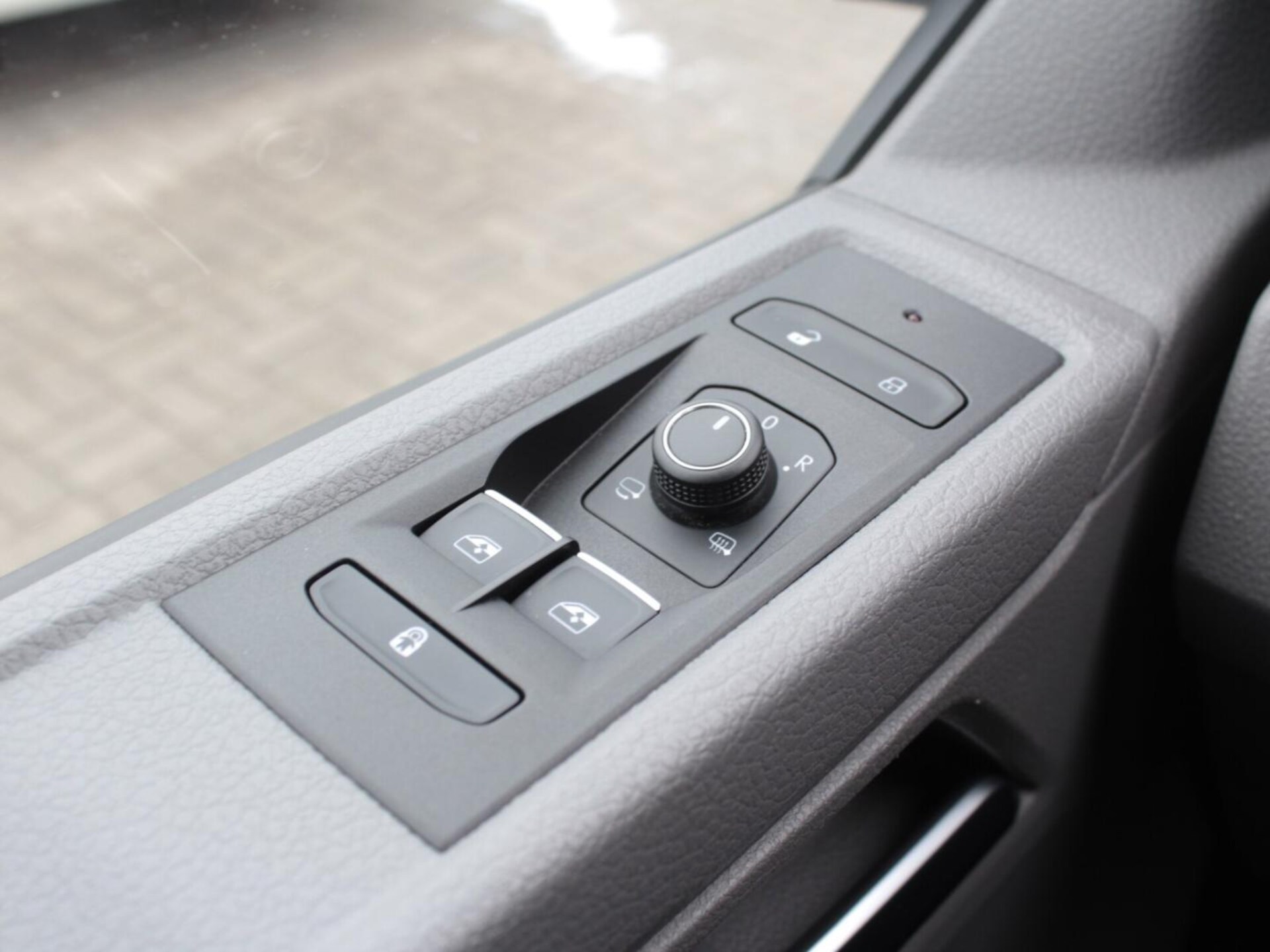 Volkswagen Caravelle 6.1 długi roztaw osi SE