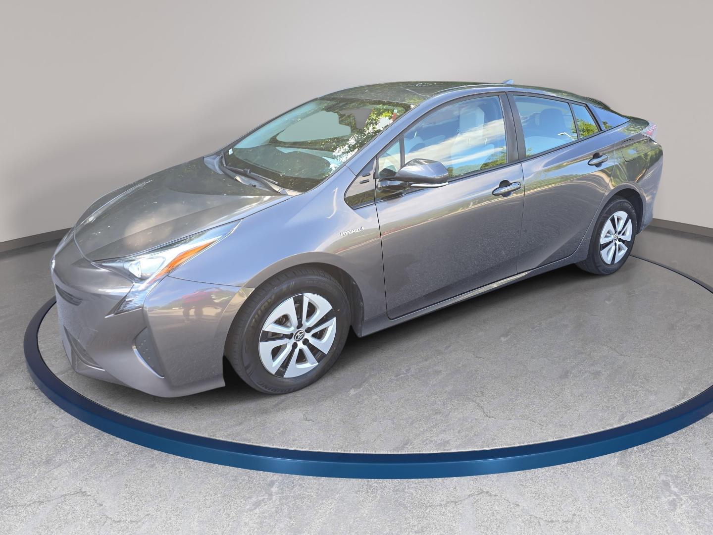 2016 Toyota Prius Four's photo