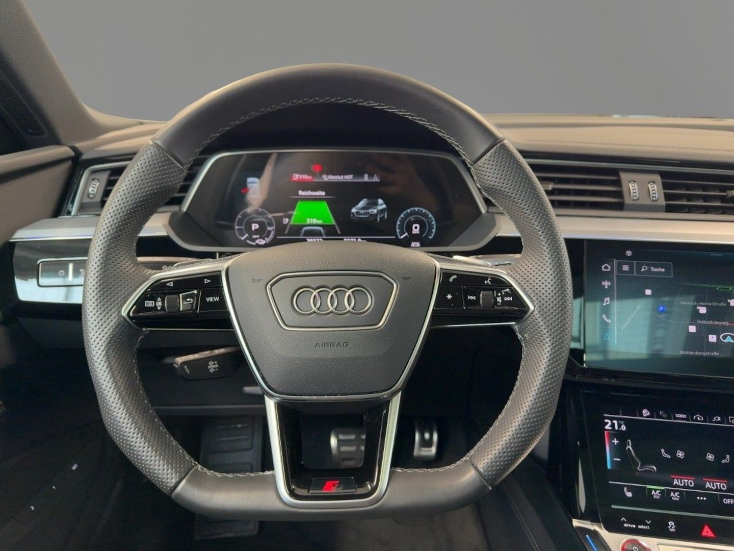 Bild über Audi SQ8 e-tron e-tron quattro - für weitere Informationen kontaktieren Sie den Audi Partner