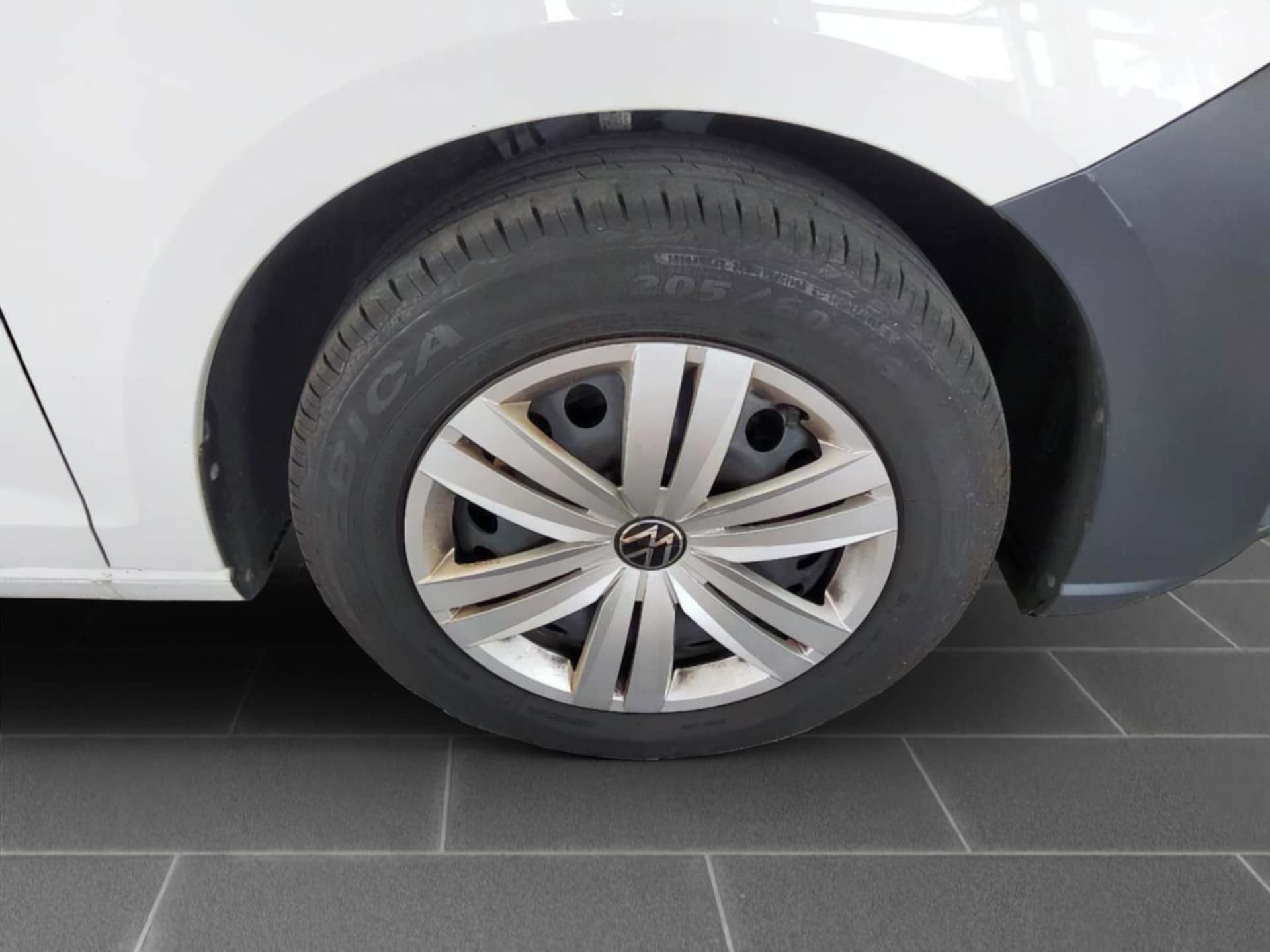 Volkswagen Caddy Basis-Modell