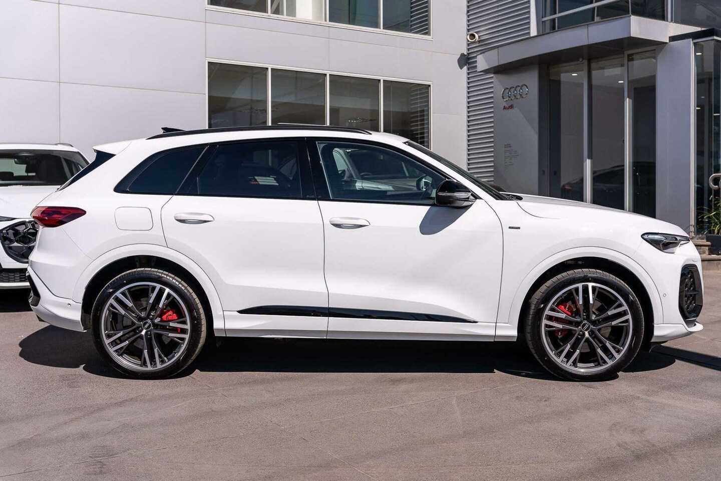 Image about Audi Q5 SUV e-hybrid quattro S tronic