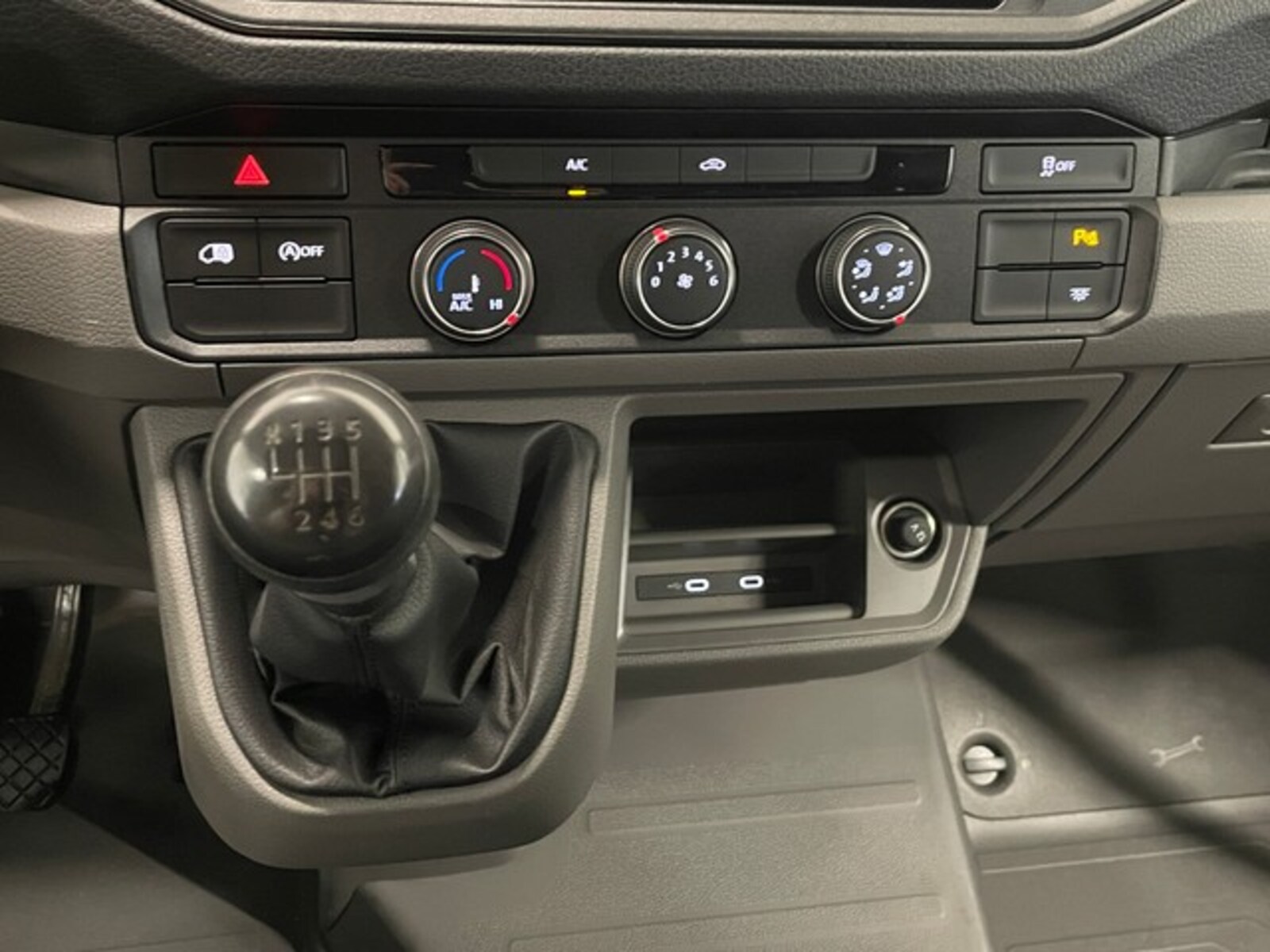 Volkswagen Crafter Kasten mittlerer Radstand – Bild 14
