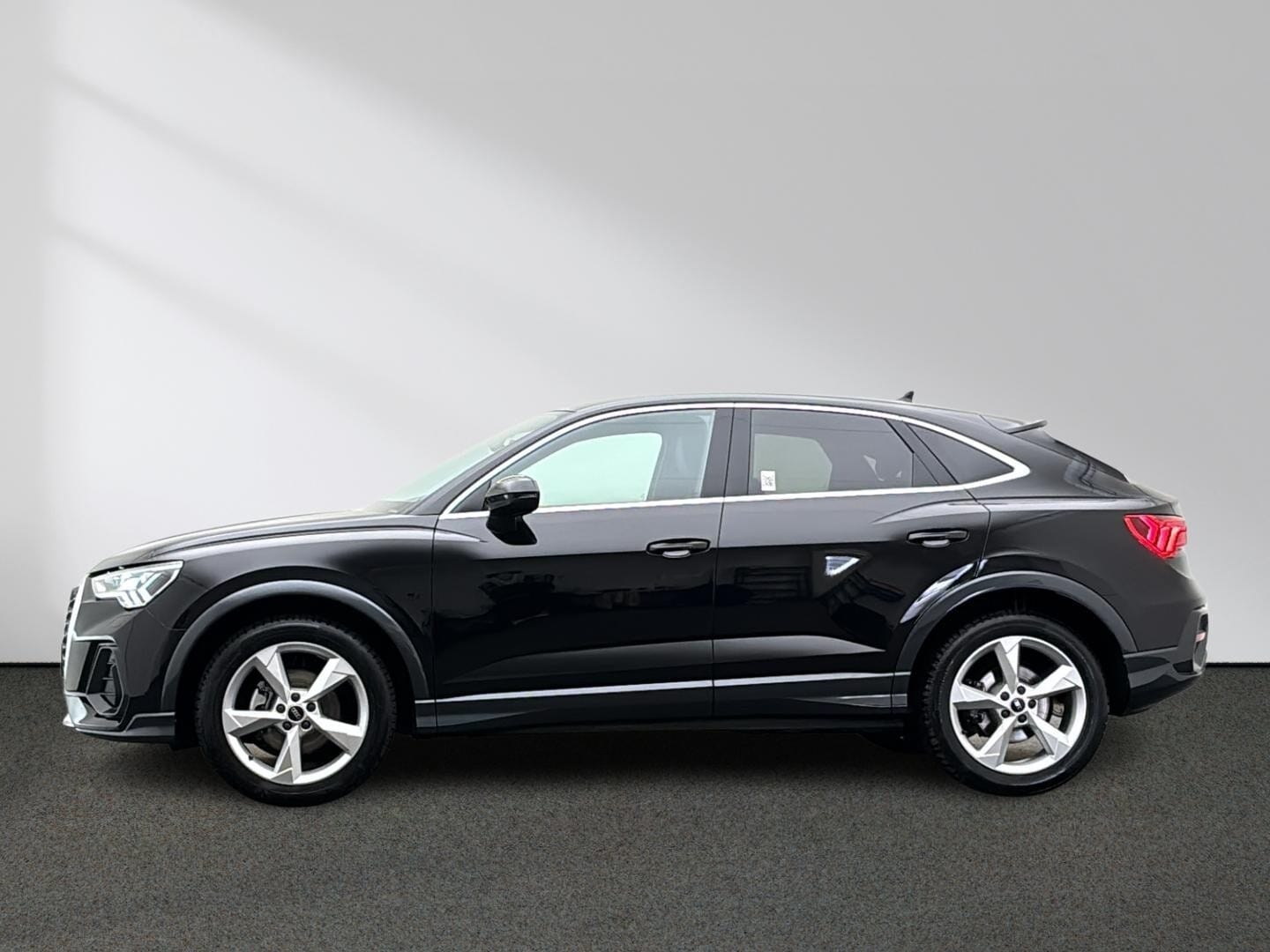 Bild über Audi Q3 Sportback 35 TFSI S tronic - für weitere Informationen kontaktieren Sie den Audi Partner