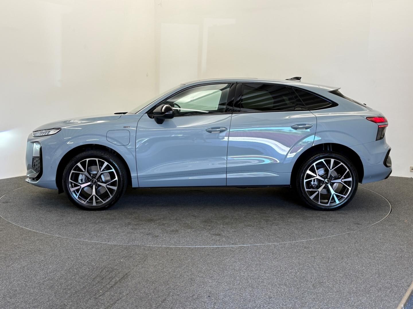 Bild über Audi Q3 Sportback e-hybrid e-hybrid 200 kW S tronic - für weitere Informationen kontaktieren Sie den Audi Partner