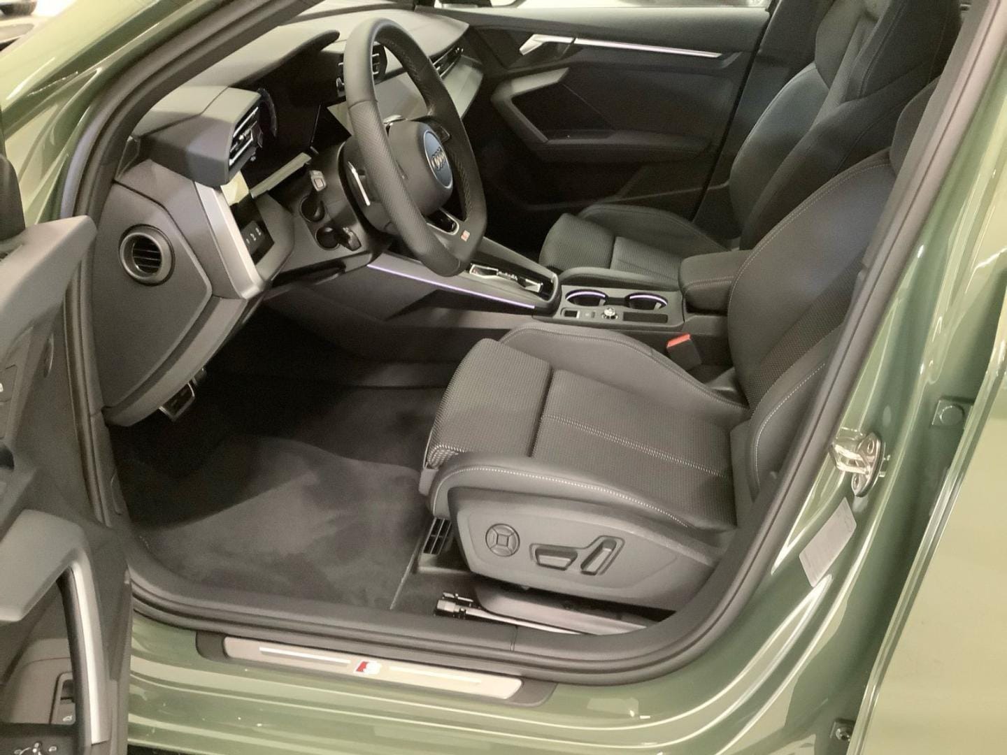 Bild über Audi A3 Sportback S line 35 TFSI S tronic - für weitere Informationen kontaktieren Sie den Audi Partner