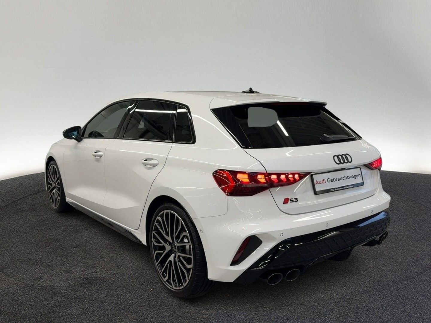 Bild über Audi S3 Sportback TFSI quattro S tronic - für weitere Informationen kontaktieren Sie den Audi Partner