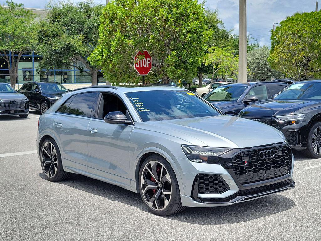 2024 Audi RS Q8 -'s photo