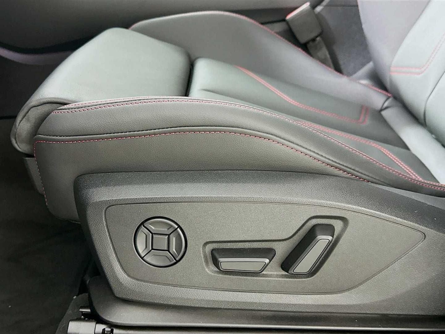 2025 Audi Q3 S Line Premium Plus - Photo 18