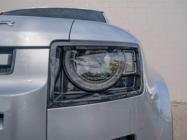 2024 Land Rover Defender SE - Photo 11