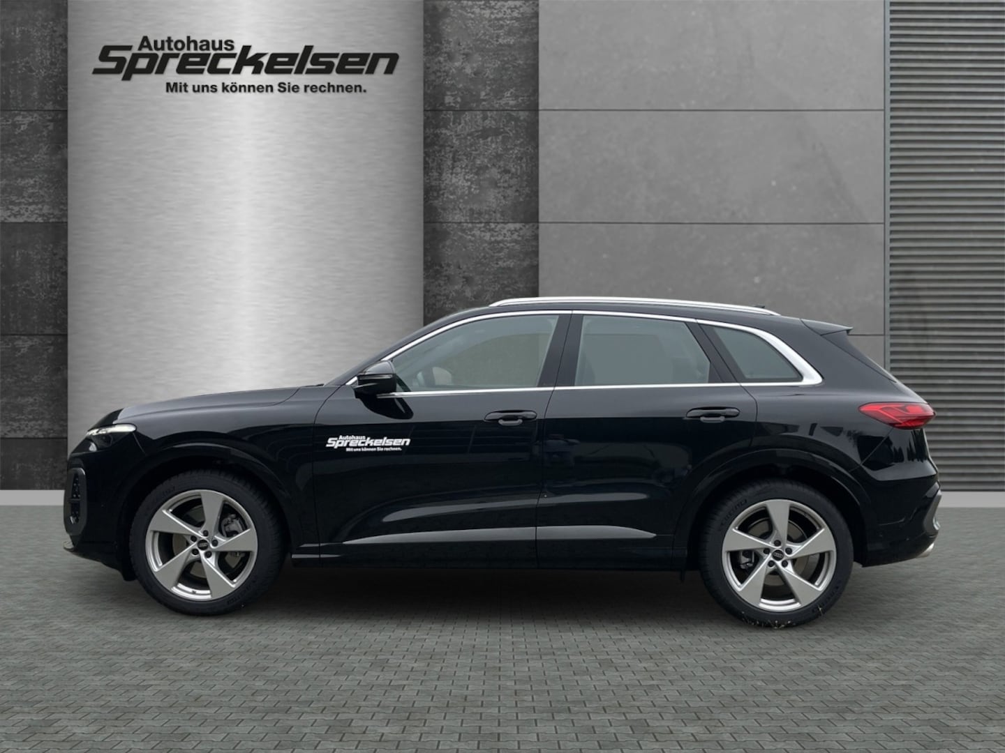 Bild über Audi Q5 SUV TDI quattro 150 kW S tronic - für weitere Informationen kontaktieren Sie den Audi Partner