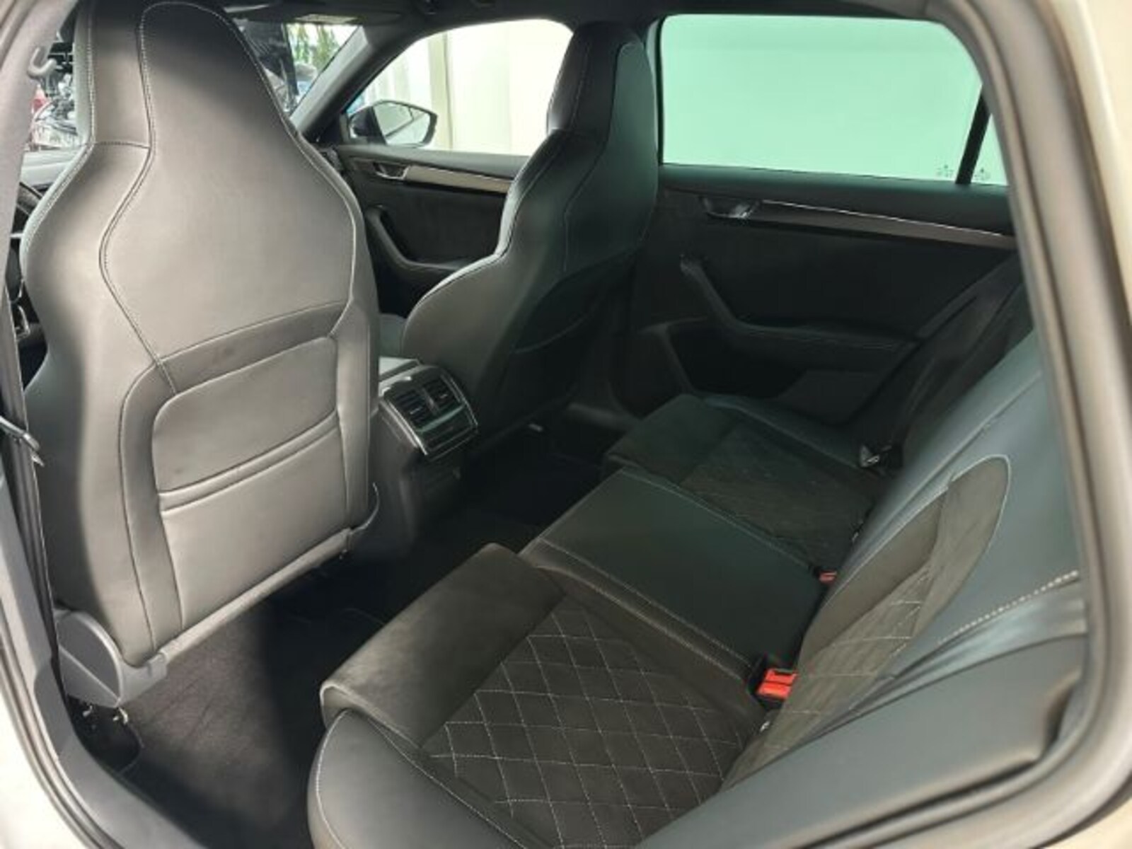 Škoda Superb Combi – Bild 14