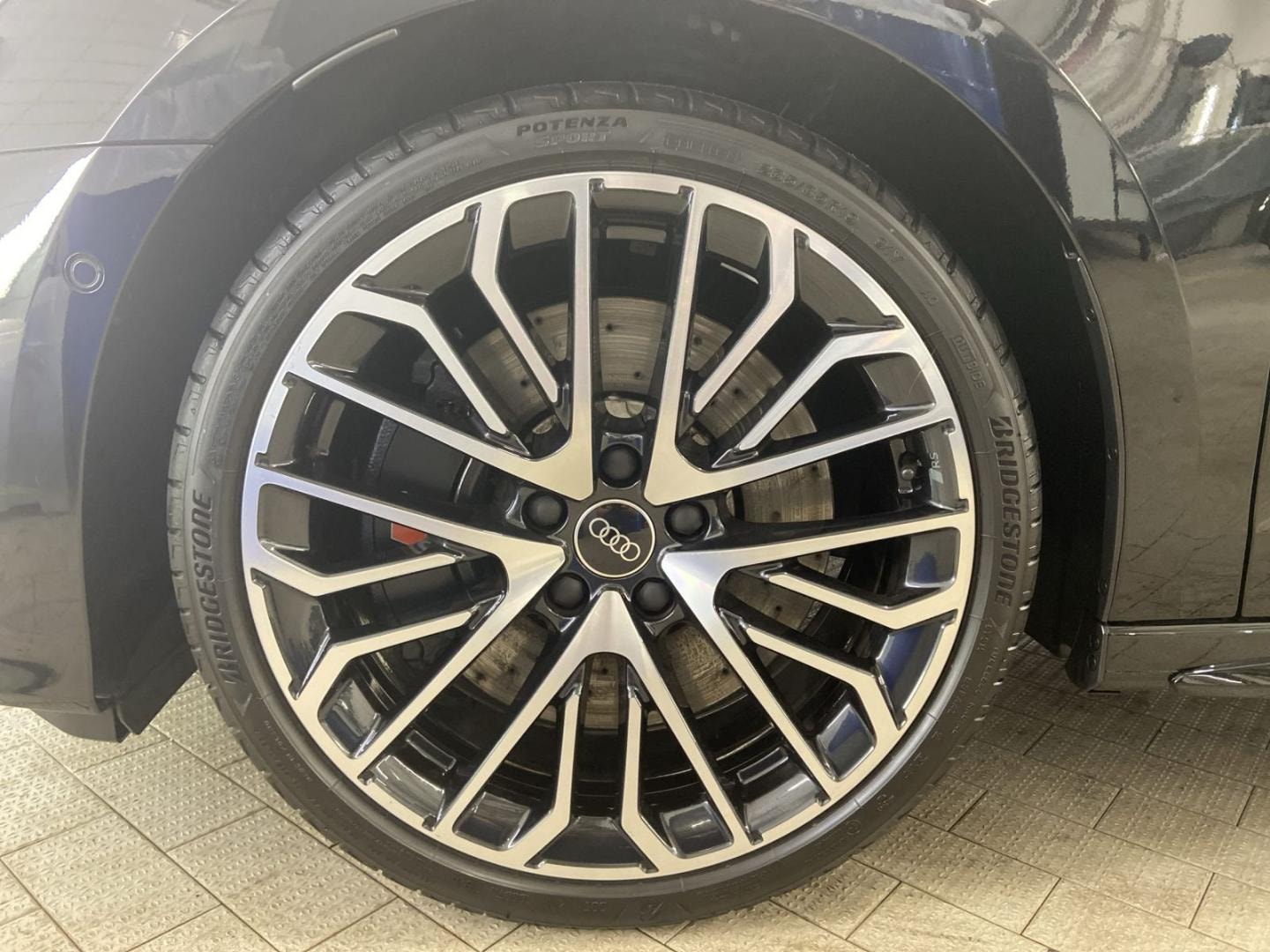 Bild über Audi S3 Sportback TFSI quattro S tronic - für weitere Informationen kontaktieren Sie den Audi Partner