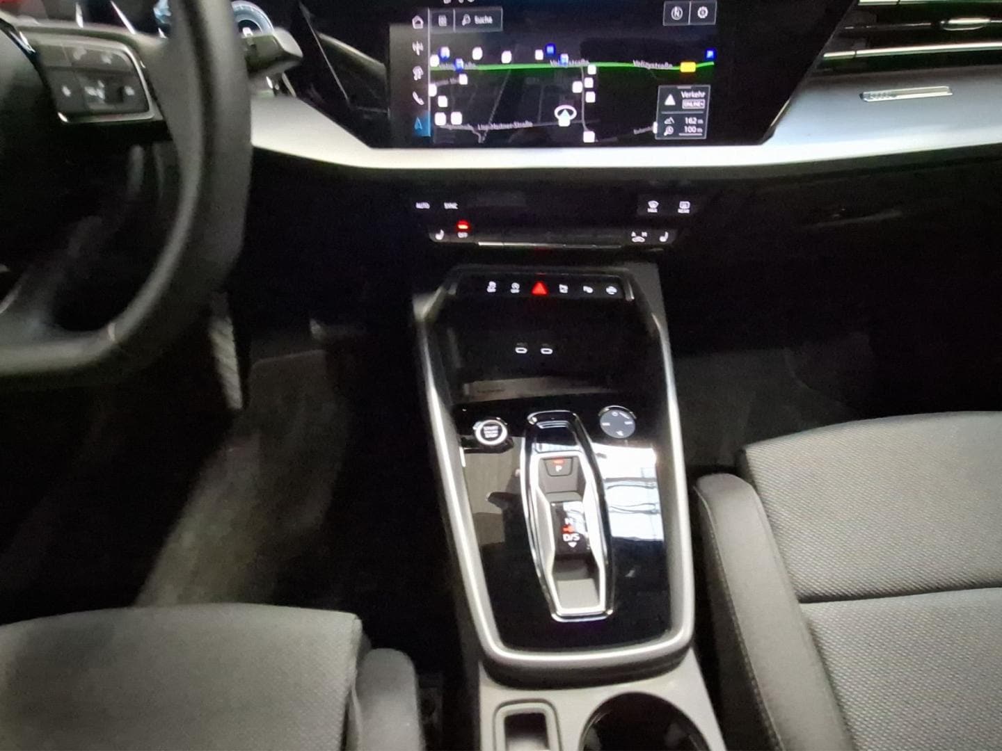 Bild über Audi A3 Limousine S line 30 TFSI S tronic - für weitere Informationen kontaktieren Sie den Audi Partner