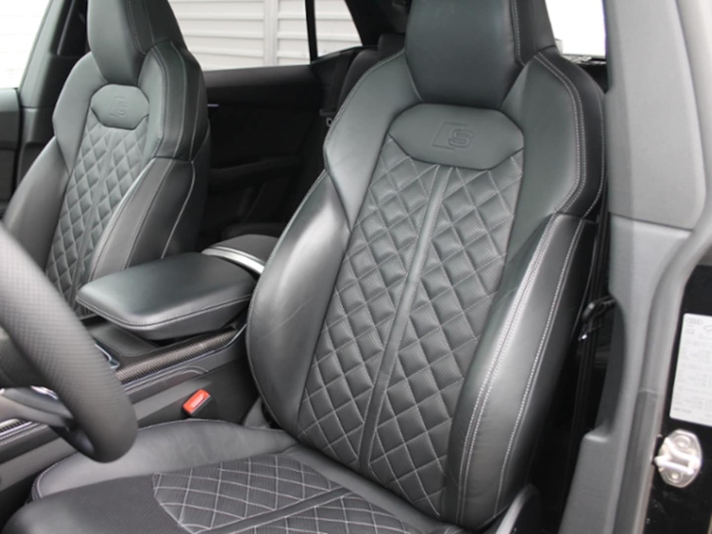 Bild über Audi SQ8 TFSI quattro tiptronic - für weitere Informationen kontaktieren Sie den Audi Partner