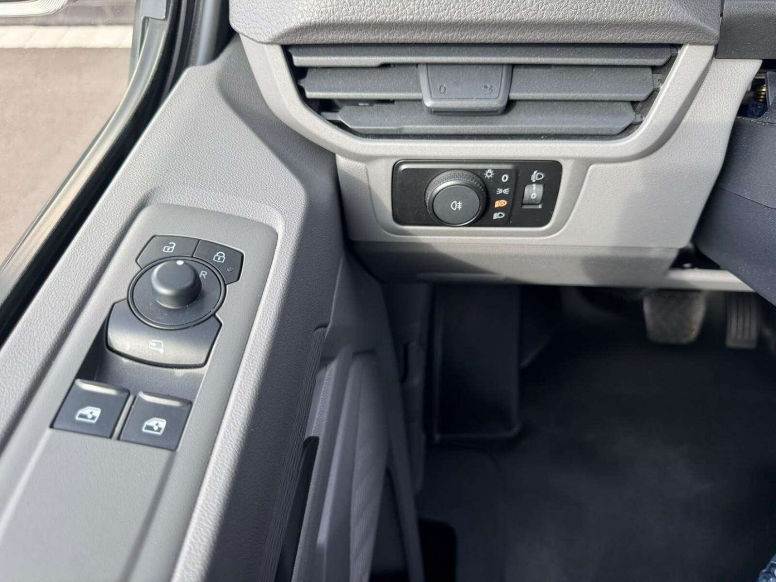 Volkswagen Transporter Kombi langer Radstand – Bild 9