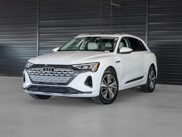 Photo of 2024 Audi Q8 e-tron 