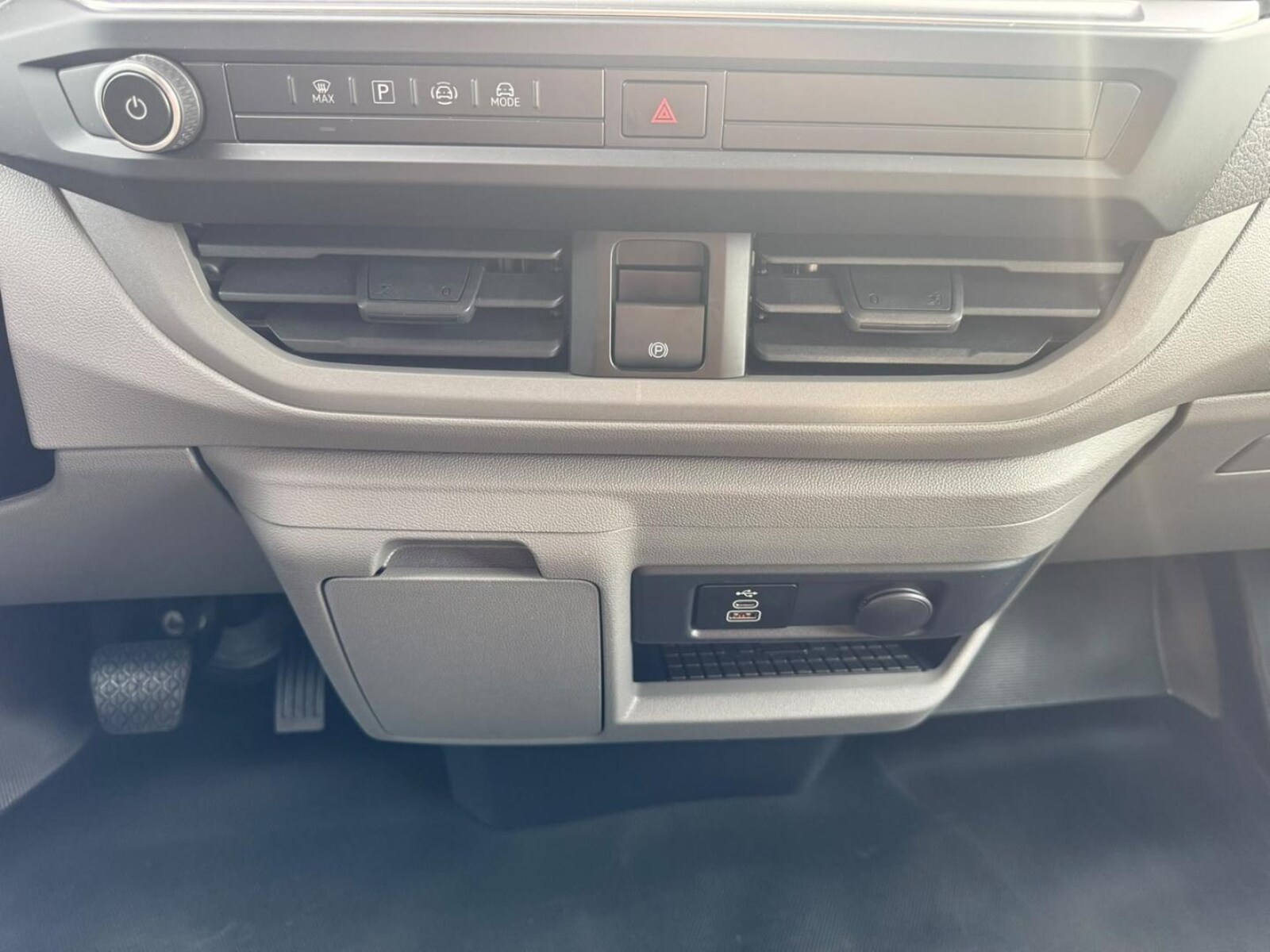 Volkswagen Transporter Kombi langer Radstand – Bild 10
