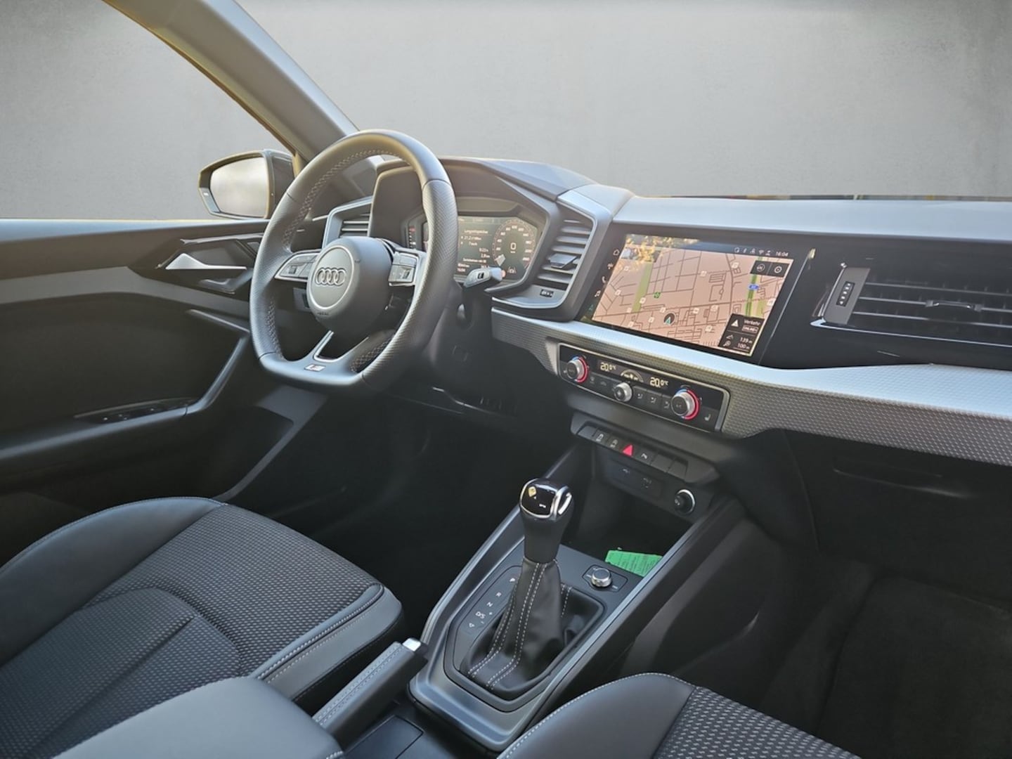 Bild über Audi A1 Sportback S line 30 TFSI S tronic - für weitere Informationen kontaktieren Sie den Audi Partner