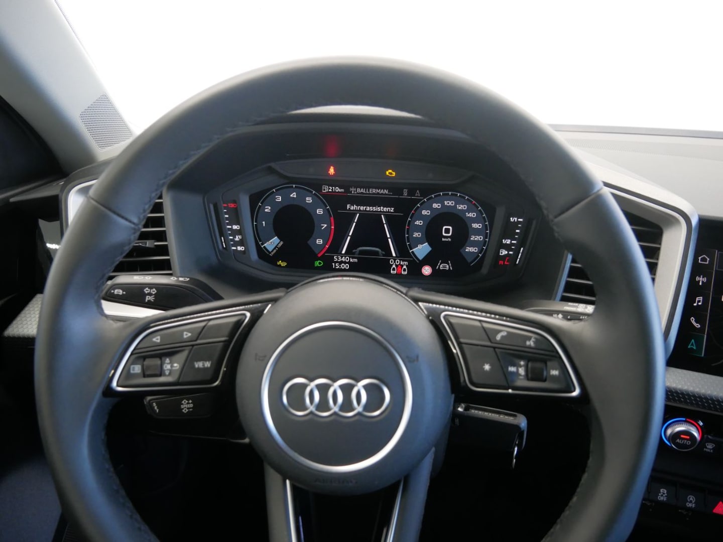 Bild über Audi A1 allstreet 30 TFSI Schaltgetriebe - für weitere Informationen kontaktieren Sie den Audi Partner