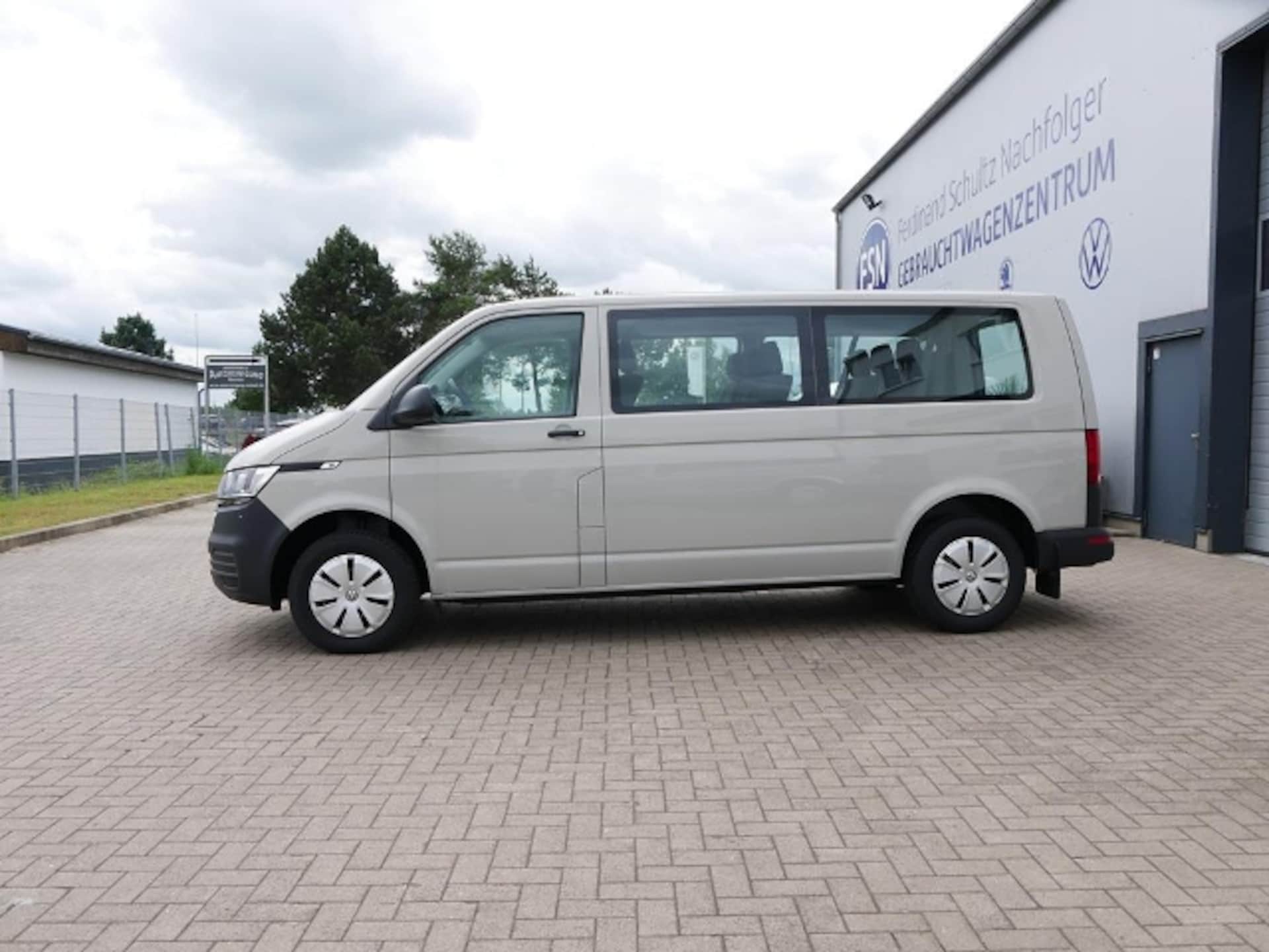 Volkswagen T6.1 Transporter Kombi langer Radstand