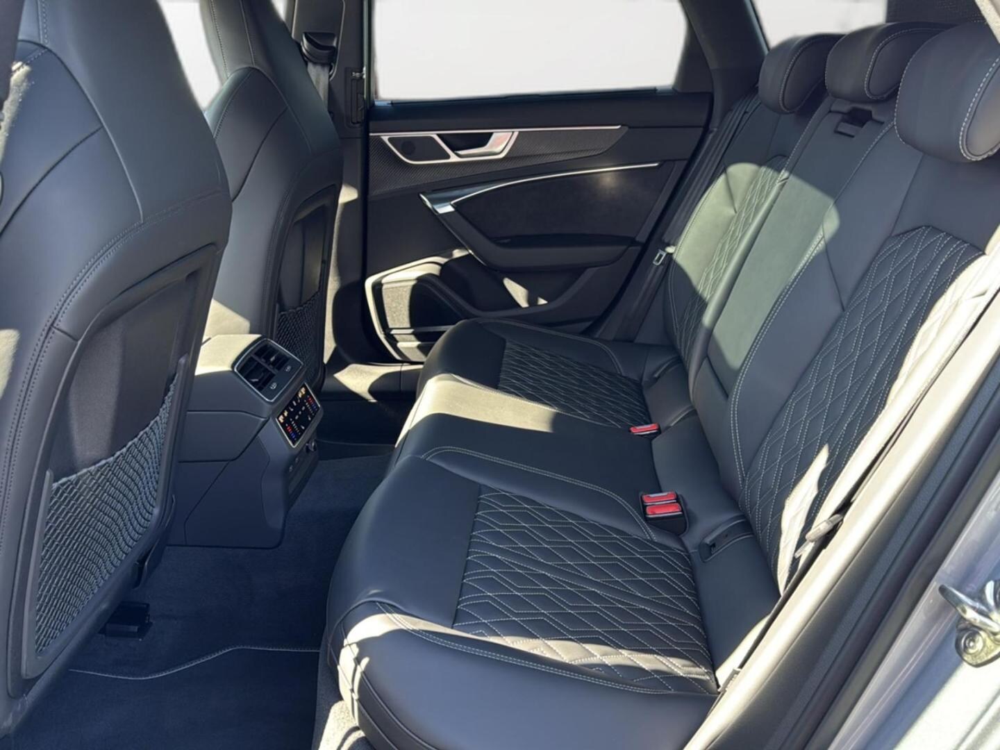 Bild über Audi A6 Avant TFSI e S line 55 TFSI e quattro S tronic - für weitere Informationen kontaktieren Sie den Audi Partner
