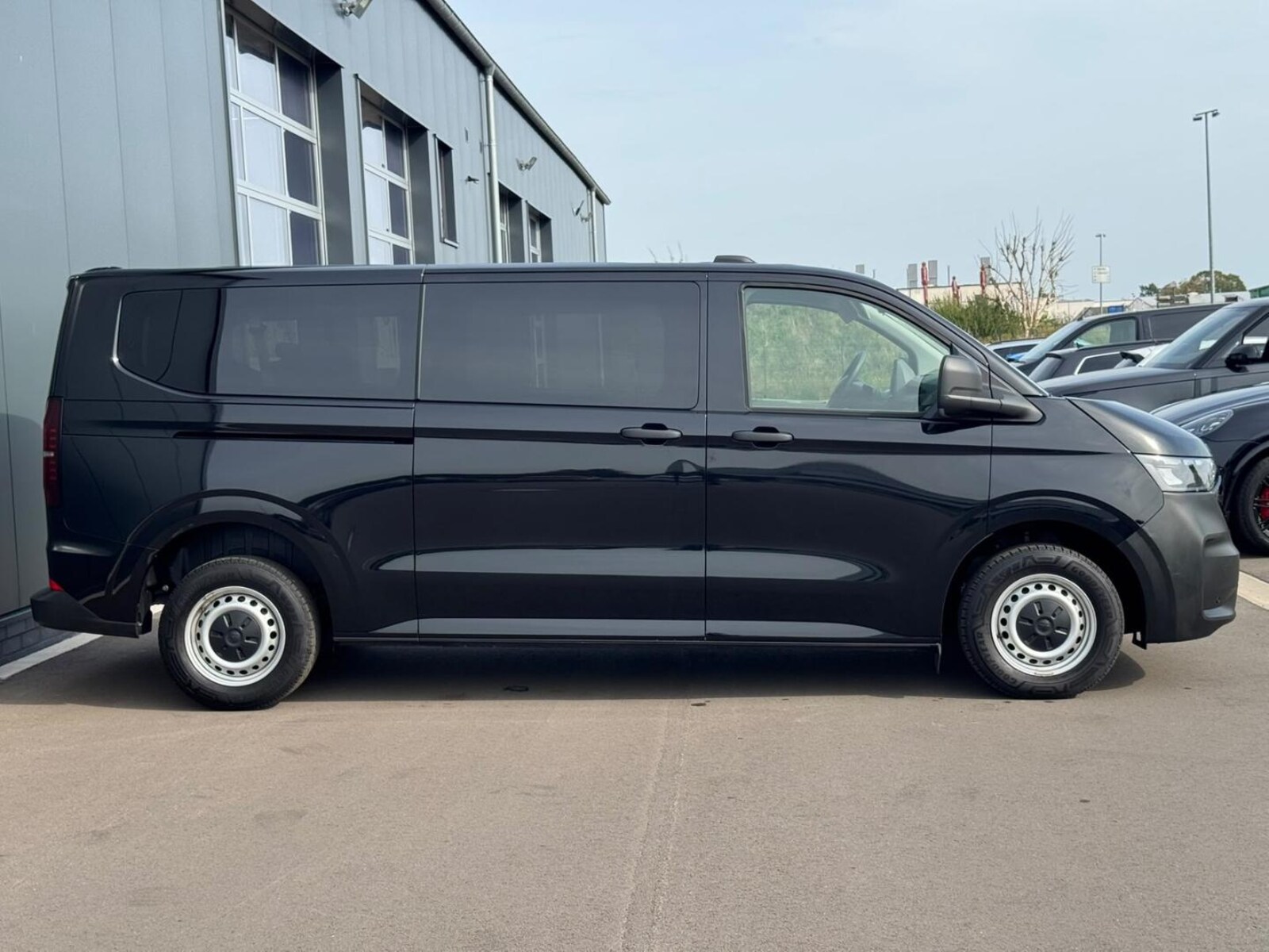 Volkswagen Transporter Kombi langer Radstand – Bild 23