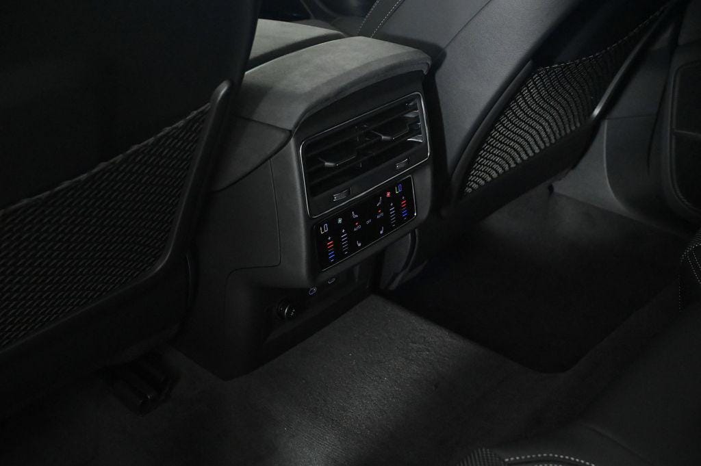 2025 Audi RS Q8 Base - Photo 17