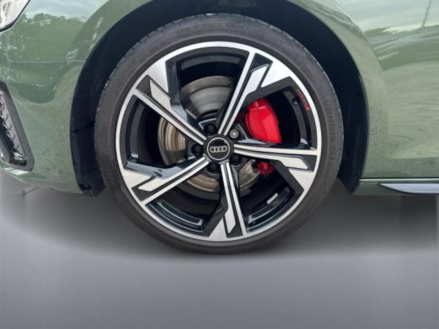 Bild über Audi A4 Avant S line 40 TFSI quattro S tronic - für weitere Informationen kontaktieren Sie den Audi Partner