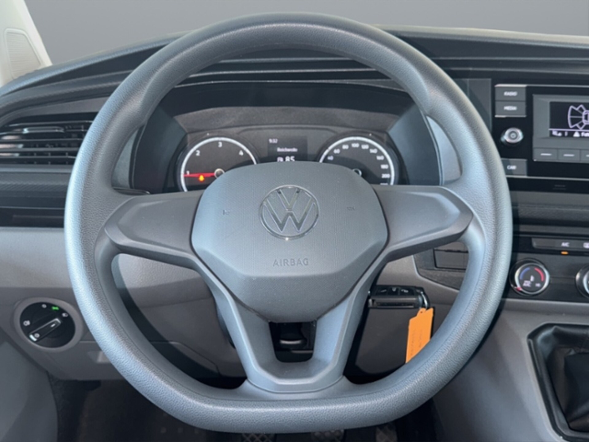 Volkswagen T6.1 Transporter Kombi langer Radstand