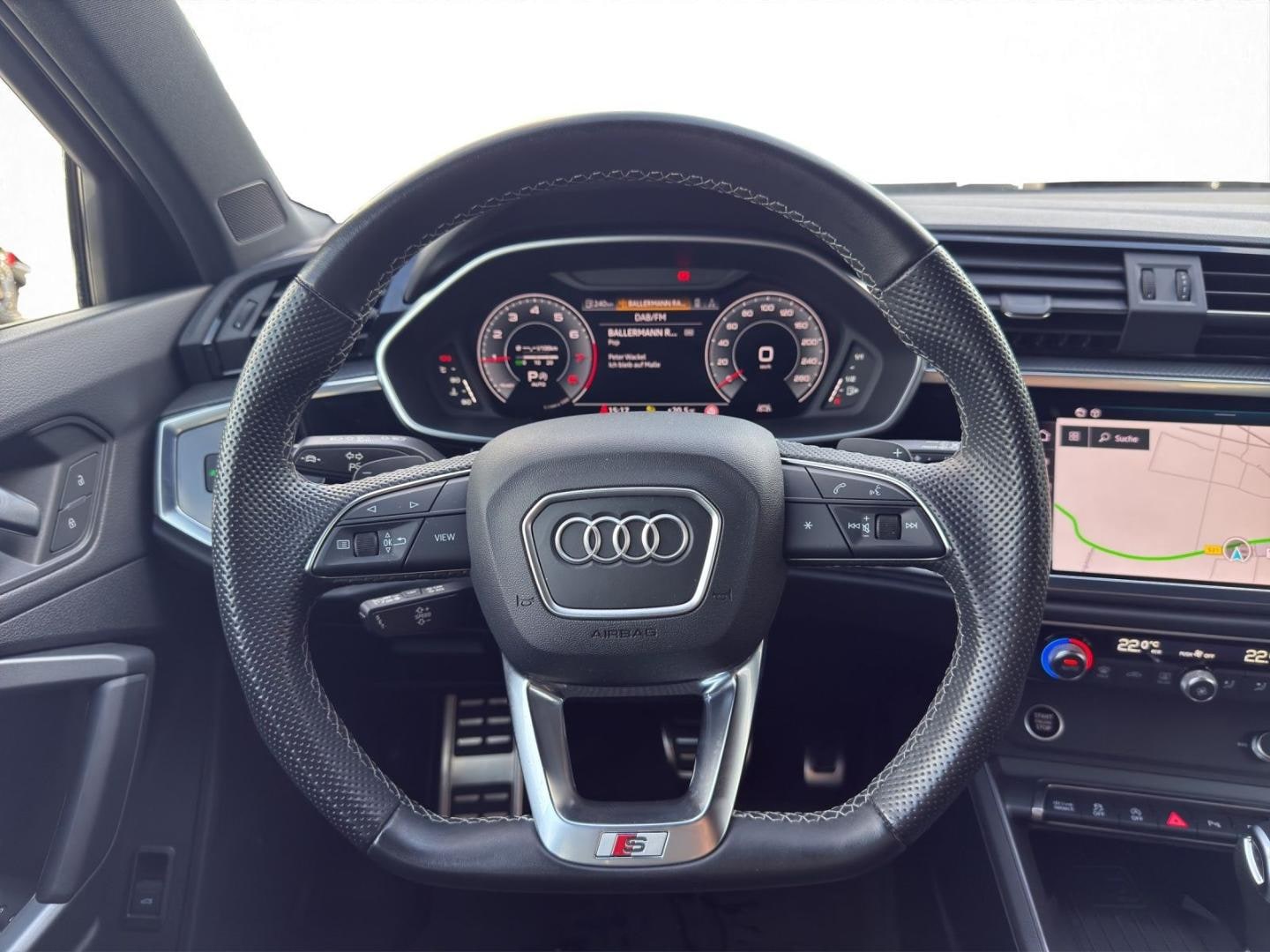 Bild über Audi Q3 S line 35 TFSI S tronic - für weitere Informationen kontaktieren Sie den Audi Partner