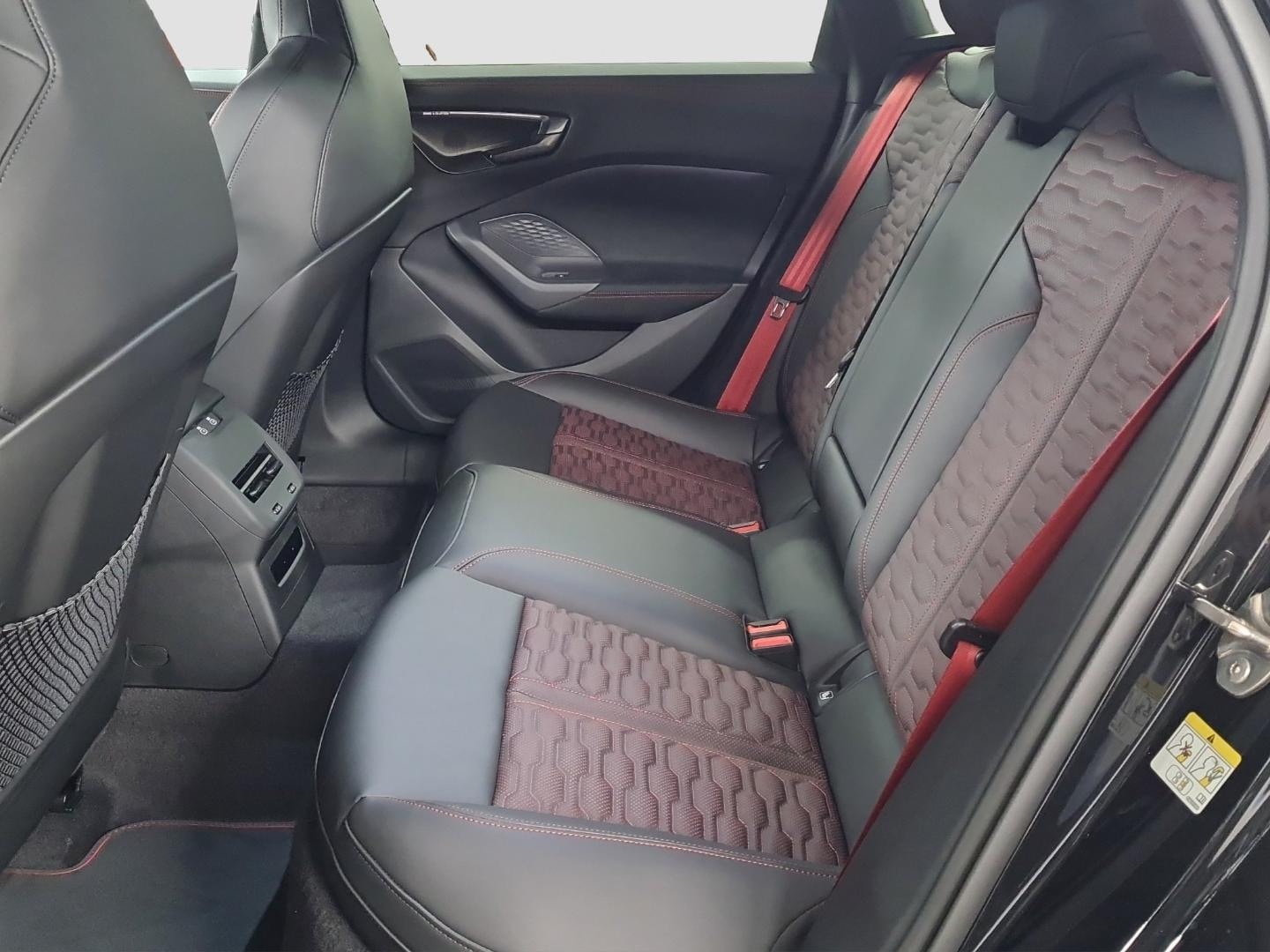 Bild über Audi RS 5 Limousine TFSI quattro 470 kW tiptronic - für weitere Informationen kontaktieren Sie den Audi Partner