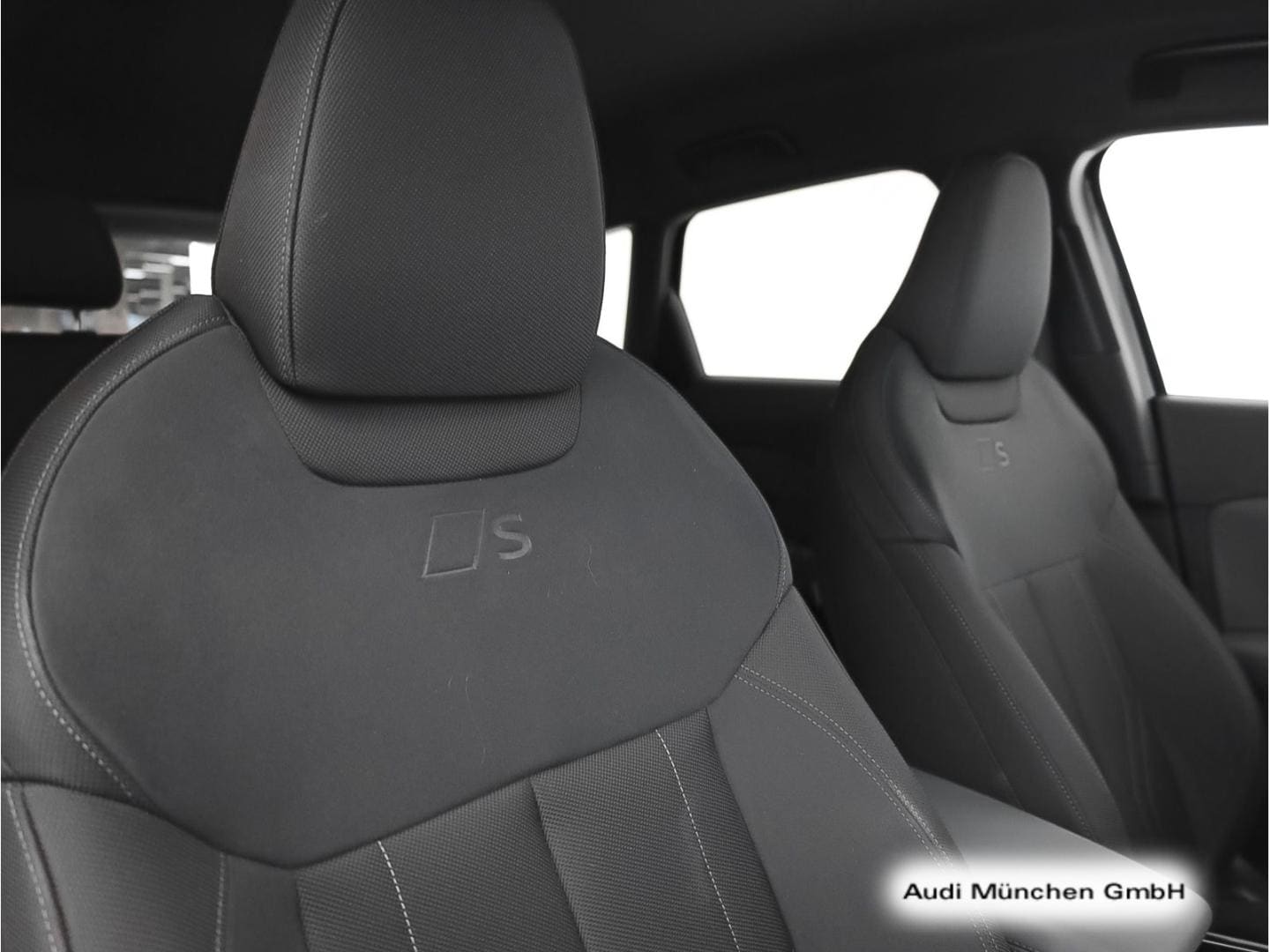 Bild über Audi Q3 SUV TFSI quattro 150 kW S tronic - für weitere Informationen kontaktieren Sie den Audi Partner
