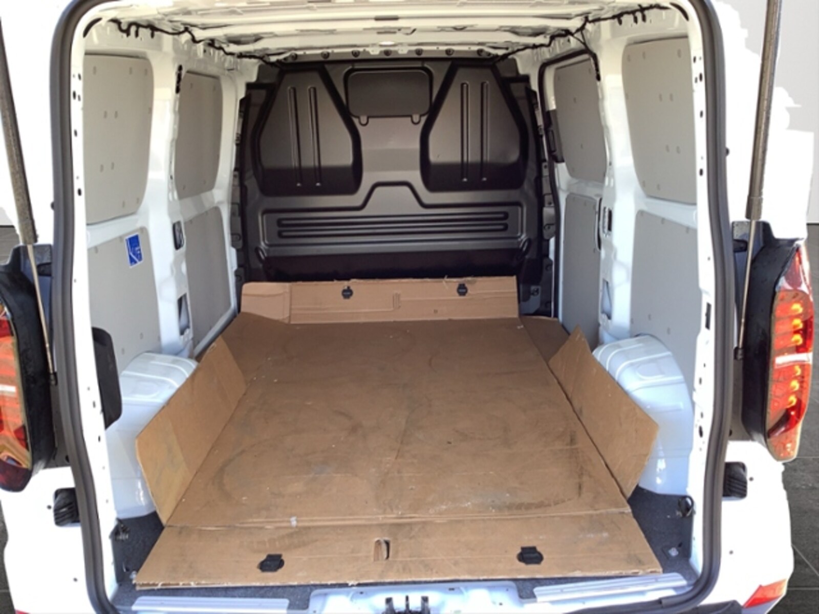 Volkswagen Transporter Kasten kurzer Radstand – Bild 18