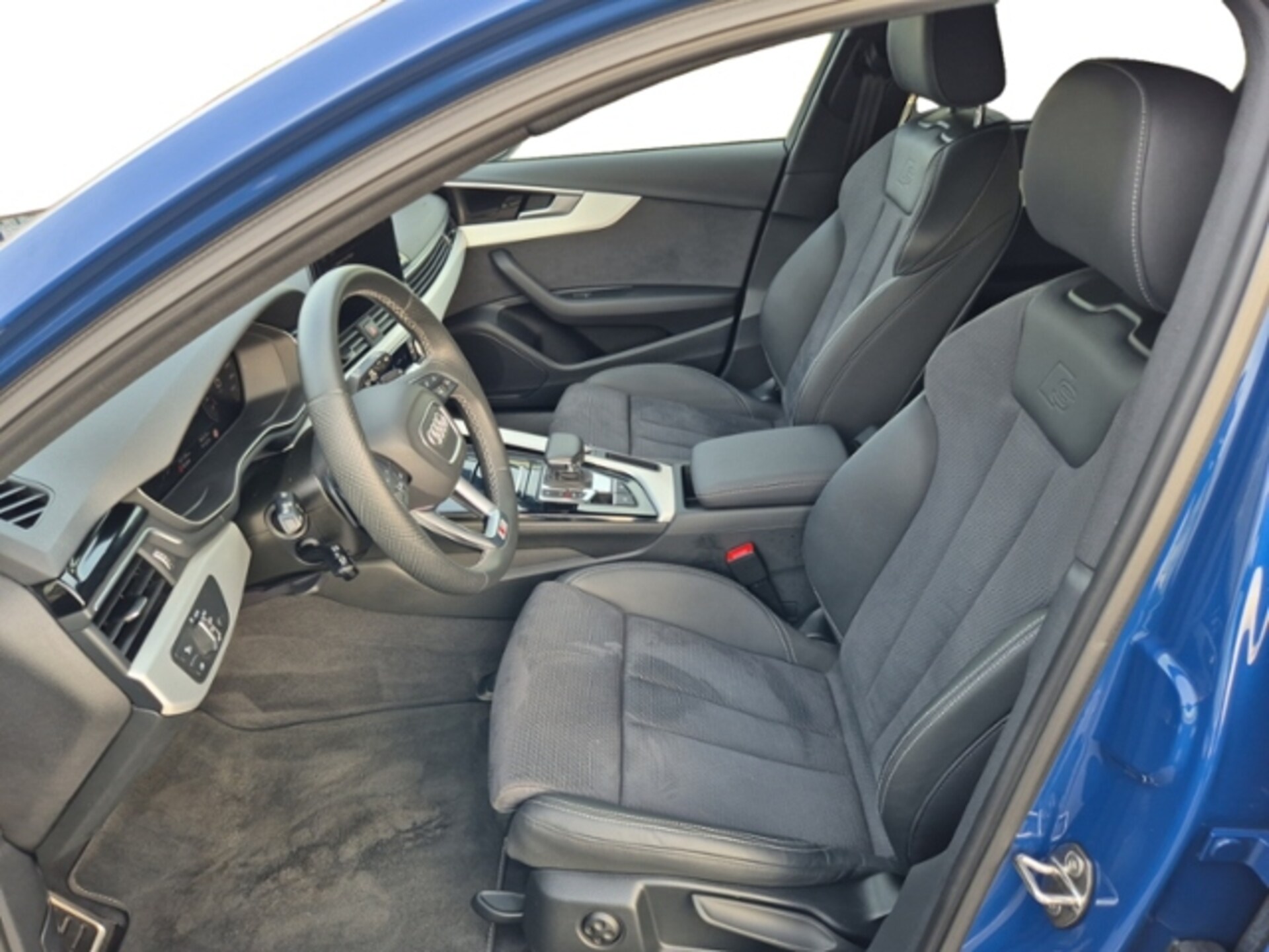 Audi A4 Avant S line
