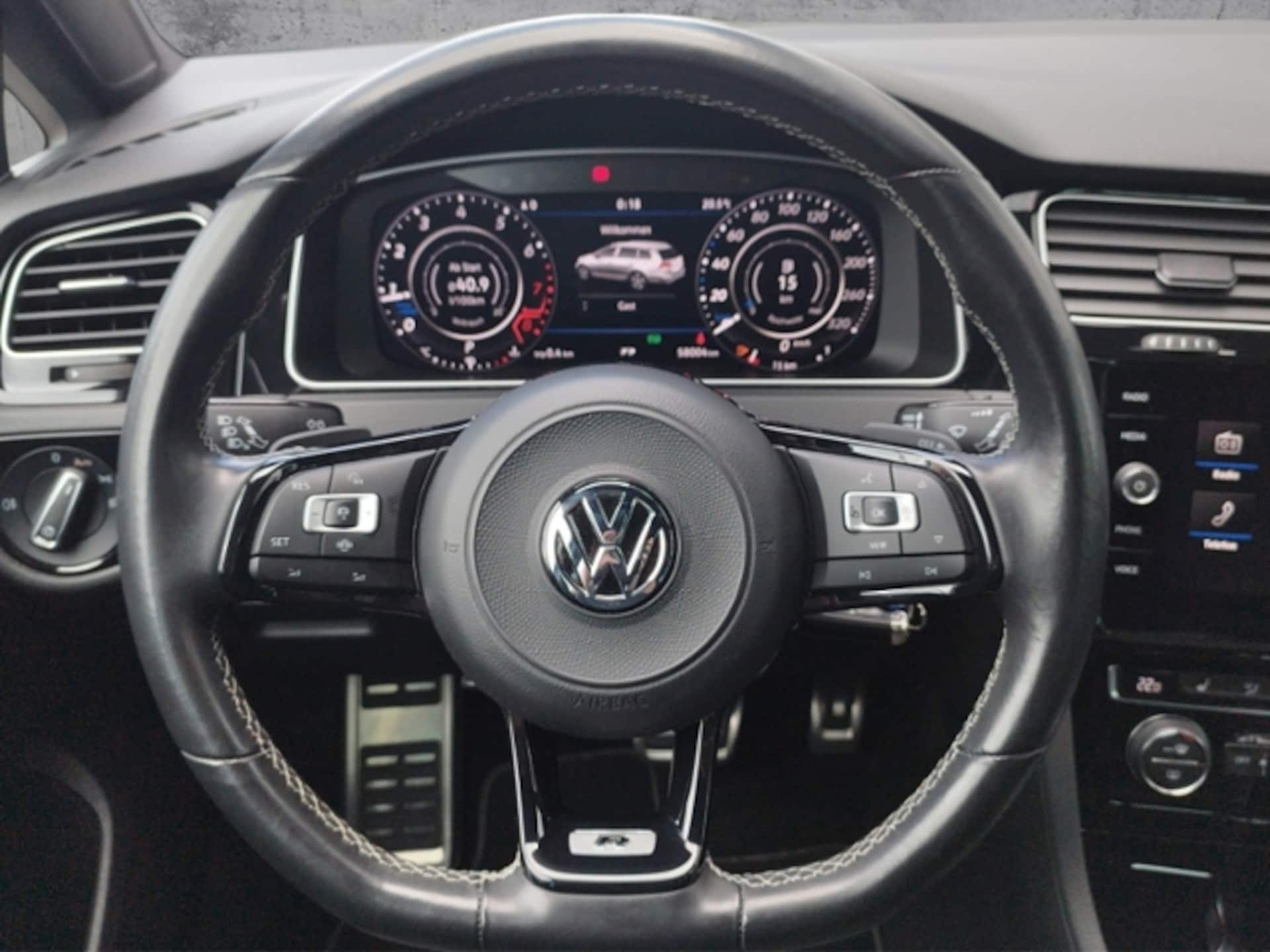 Volkswagen Golf Variant R