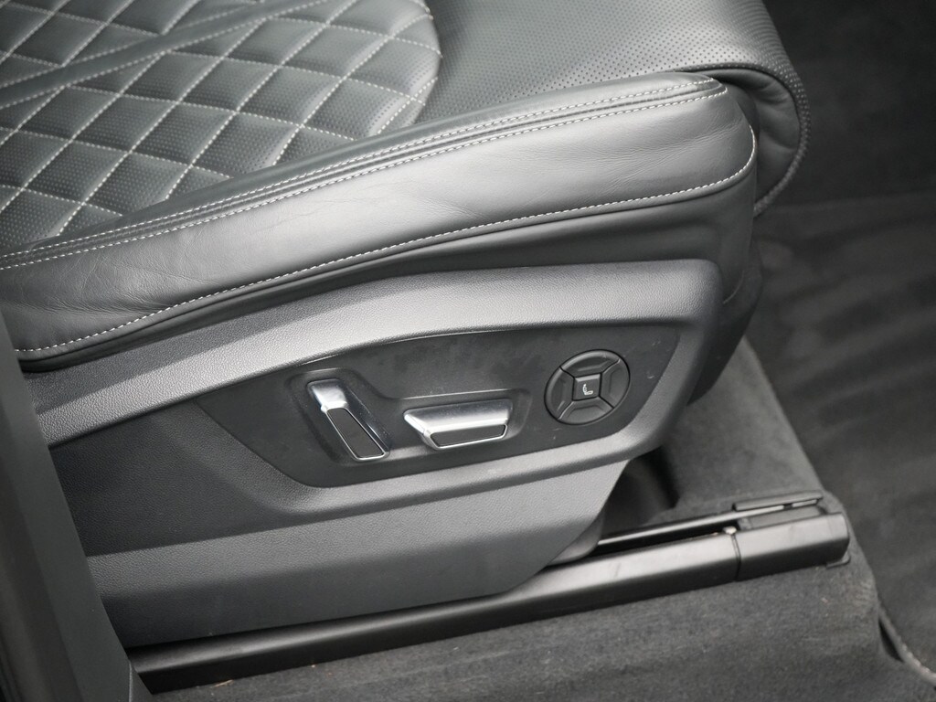 Image about Audi SQ7 TFSI quattro tiptronic