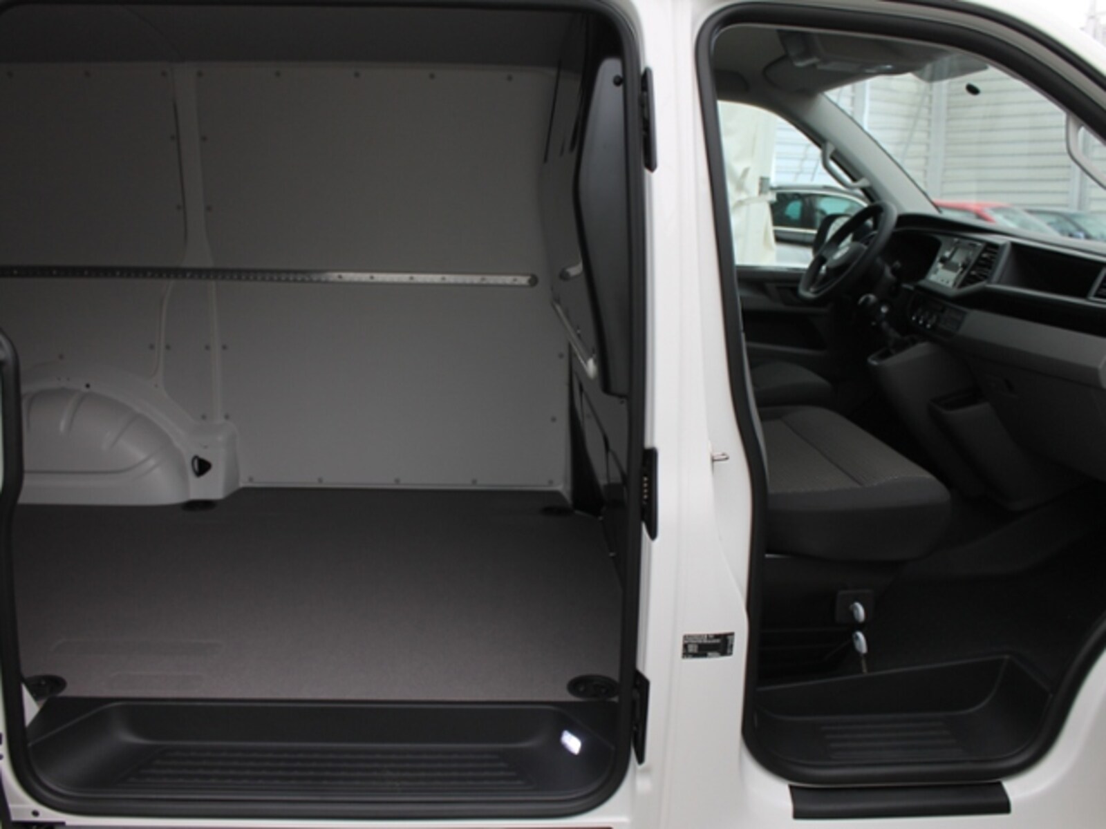 Volkswagen T6.1 Transporter Kasten kurzer Radstand – Bild 11