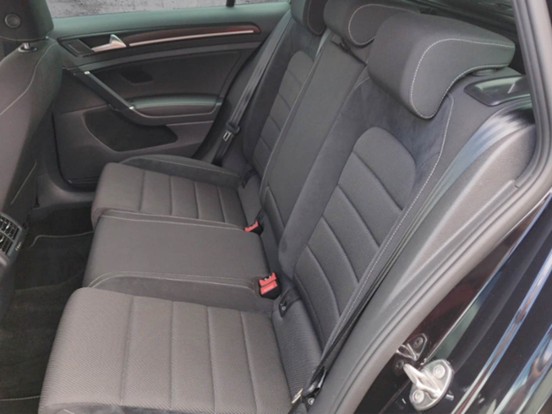 Volkswagen Golf Variant R