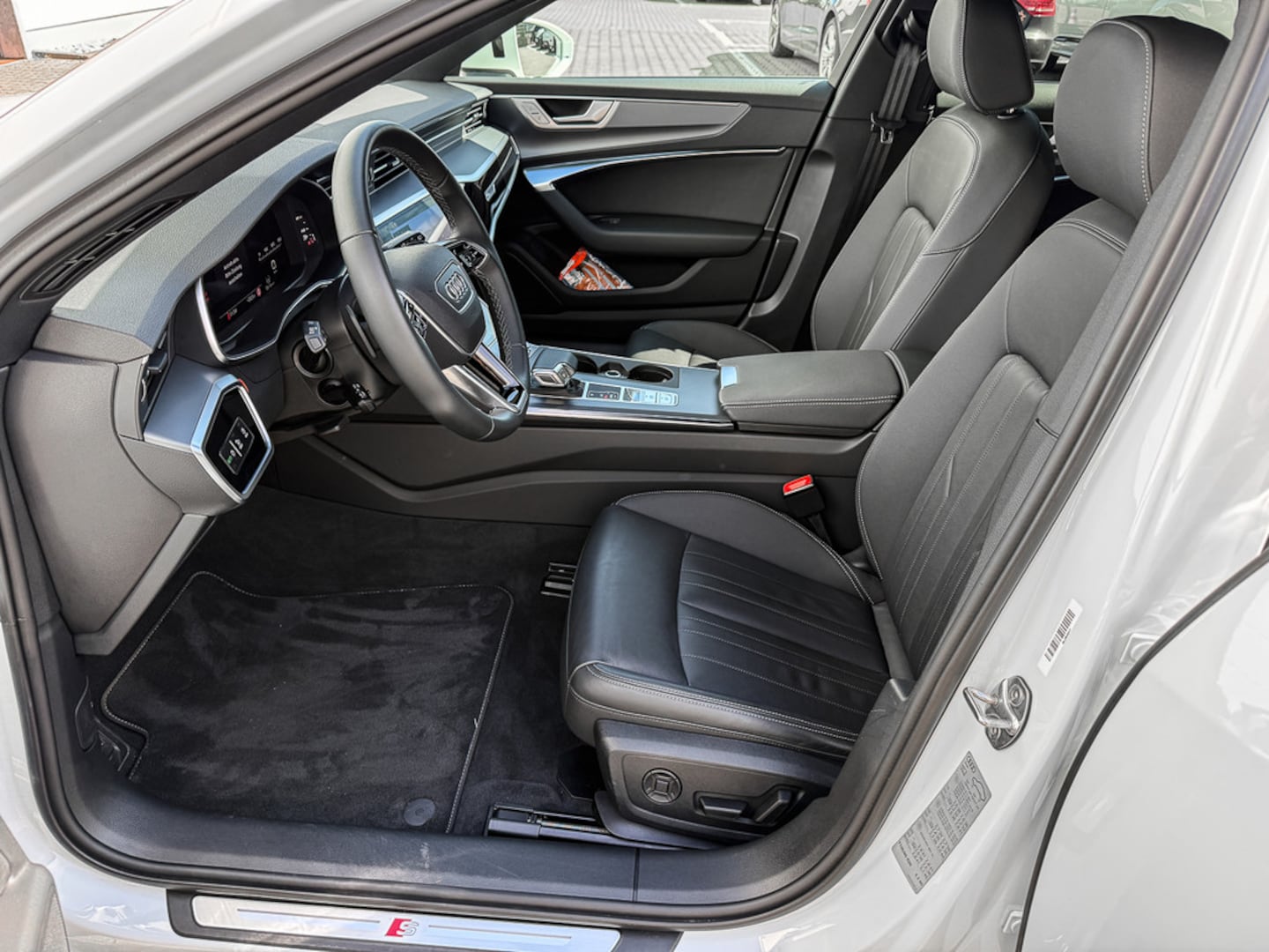 Bild über Audi A6 Avant S line 40 TDI S tronic - für weitere Informationen kontaktieren Sie den Audi Partner