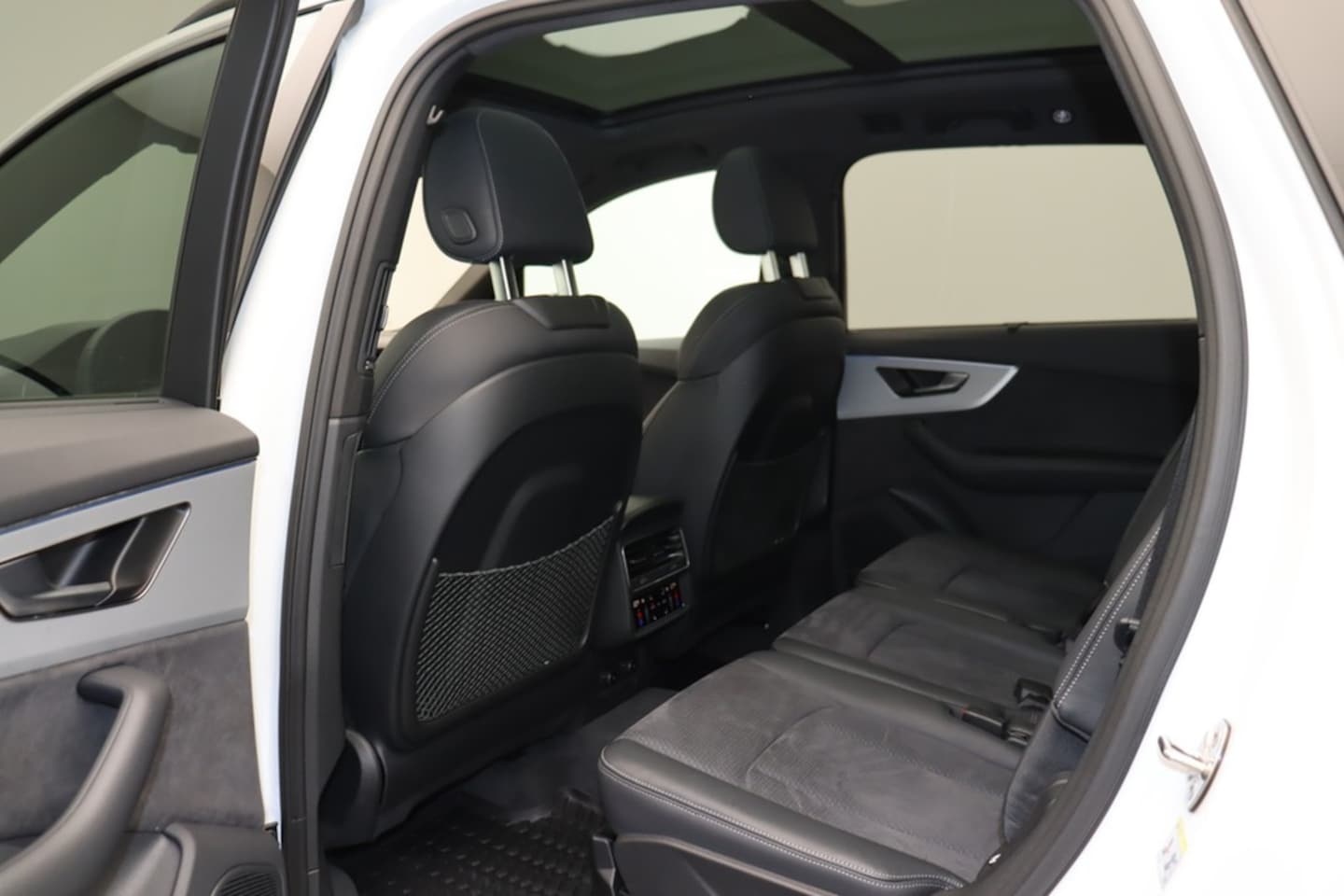 Bild über Audi SQ7 competition plus TFSI quattro tiptronic - für weitere Informationen kontaktieren Sie den Audi Partner