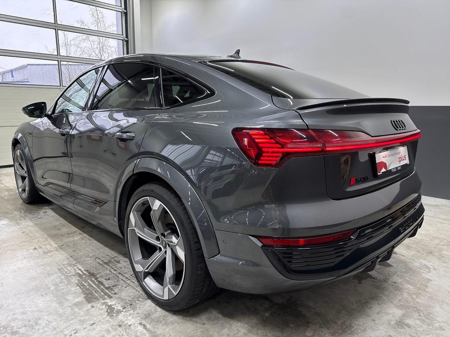 Bild über Audi SQ8 Sportback e-tron e-tron quattro - für weitere Informationen kontaktieren Sie den Audi Partner