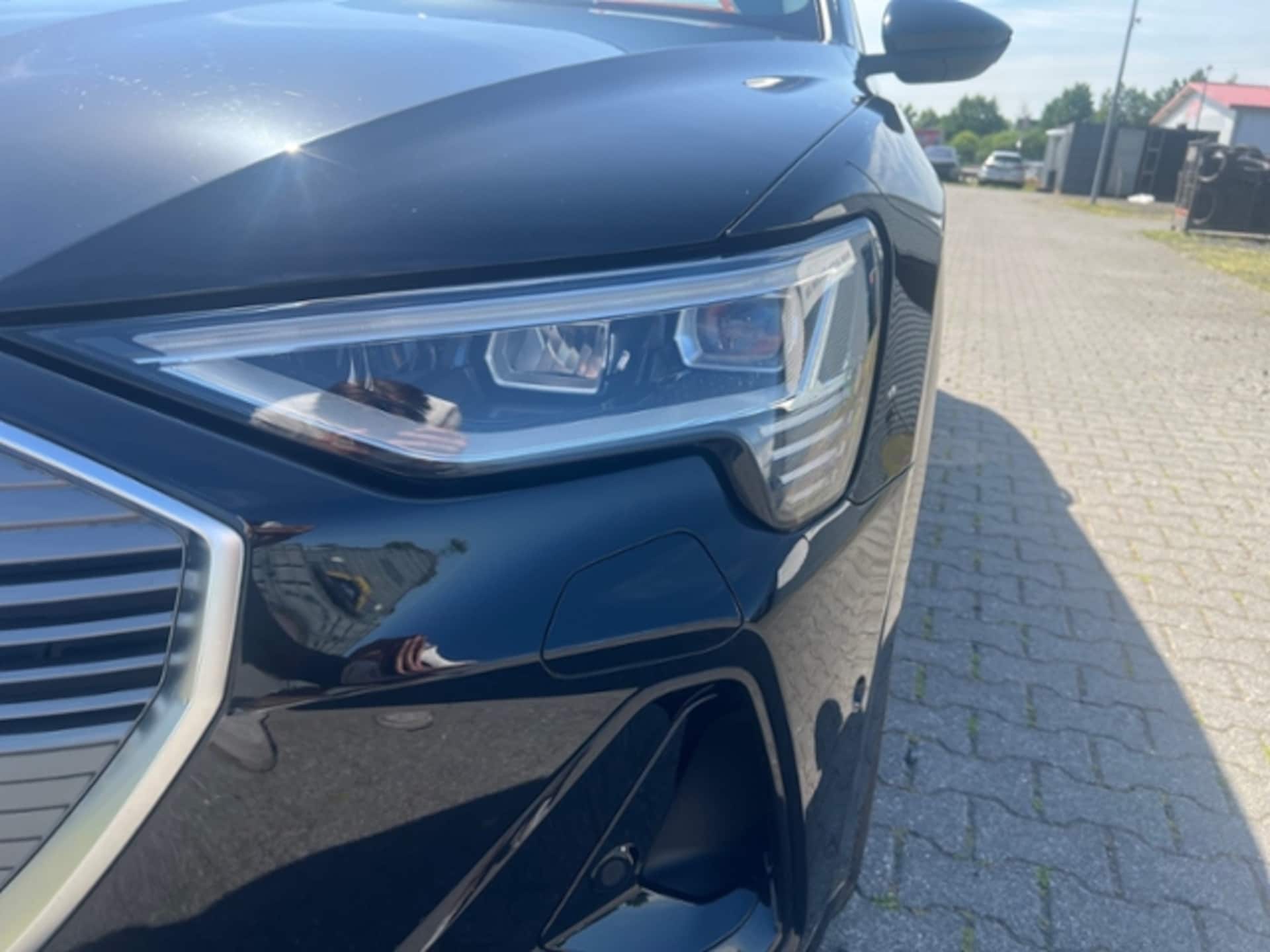 Audi e-tron S line