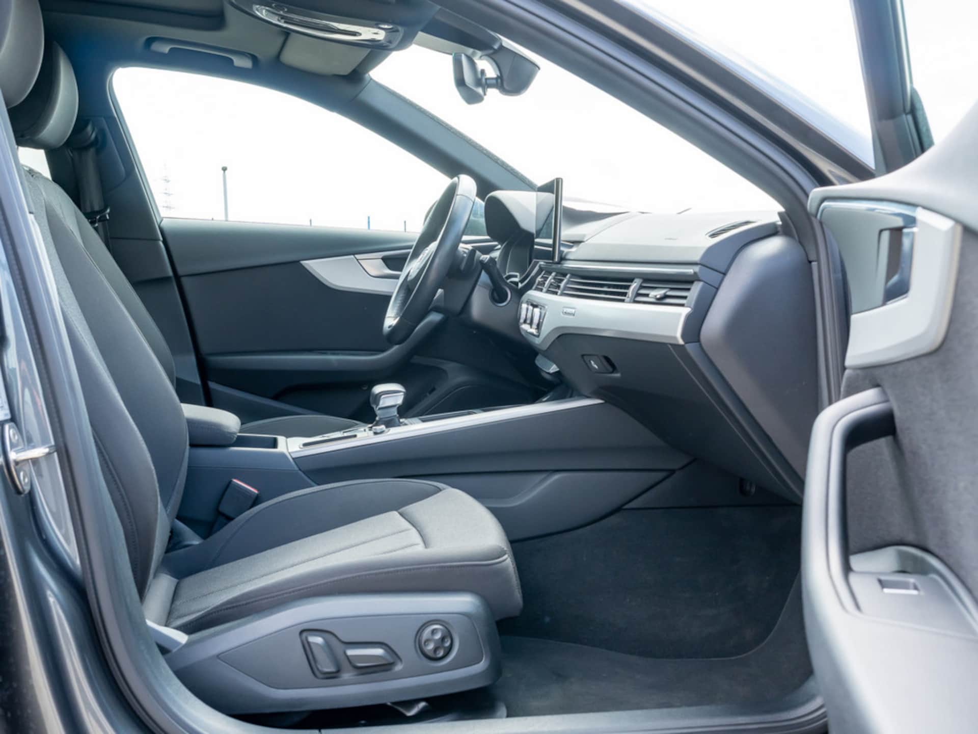 Audi A4 Avant S line