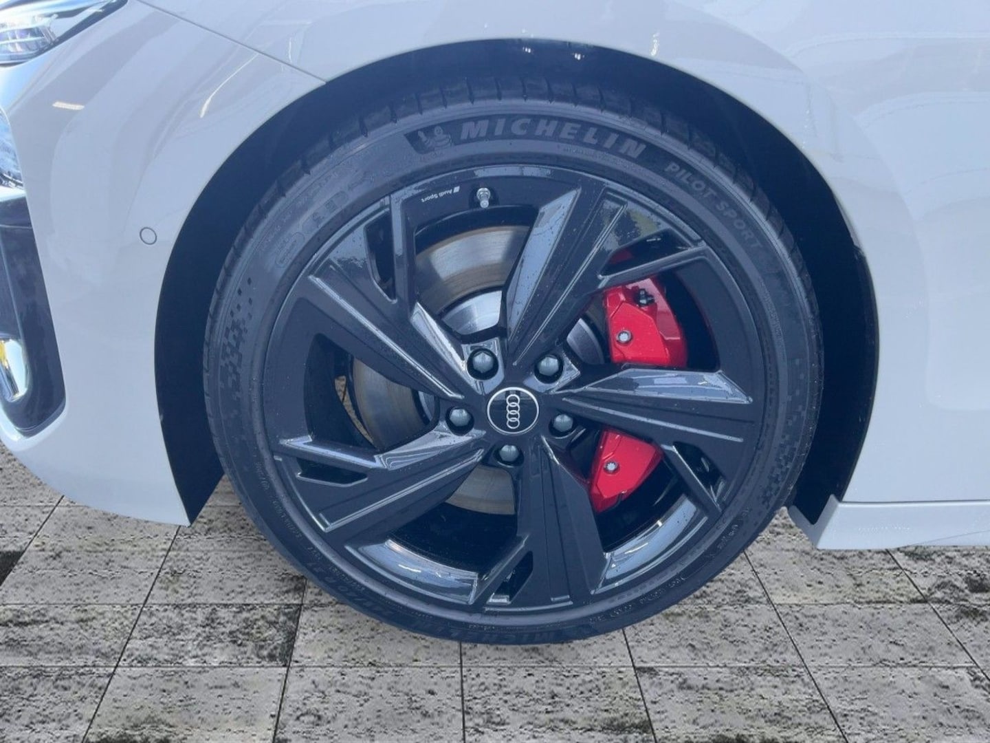 Bild über Audi S6 Avant e-tron e-tron quattro 370 kW - für weitere Informationen kontaktieren Sie den Audi Partner