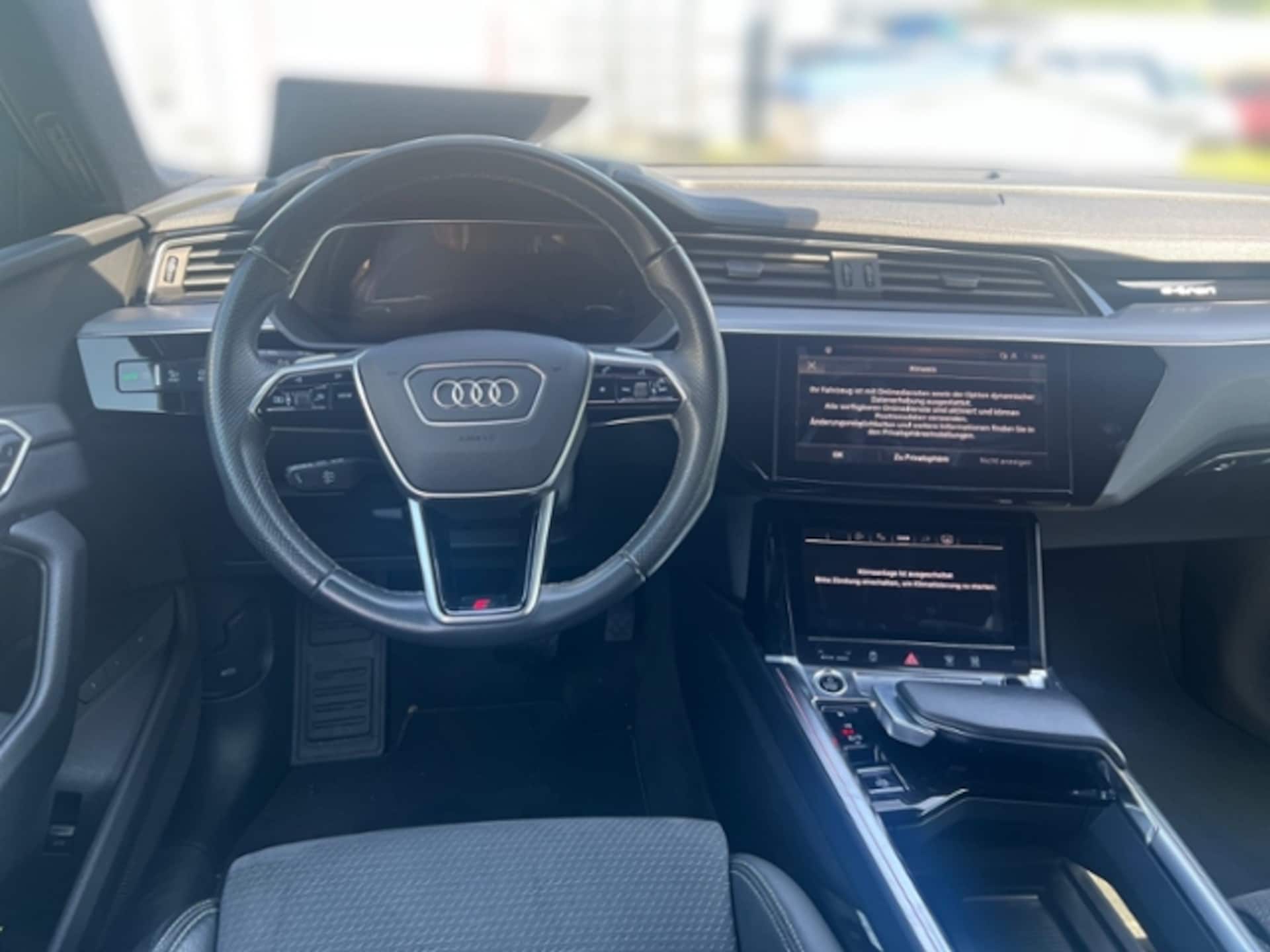 Audi e-tron S line