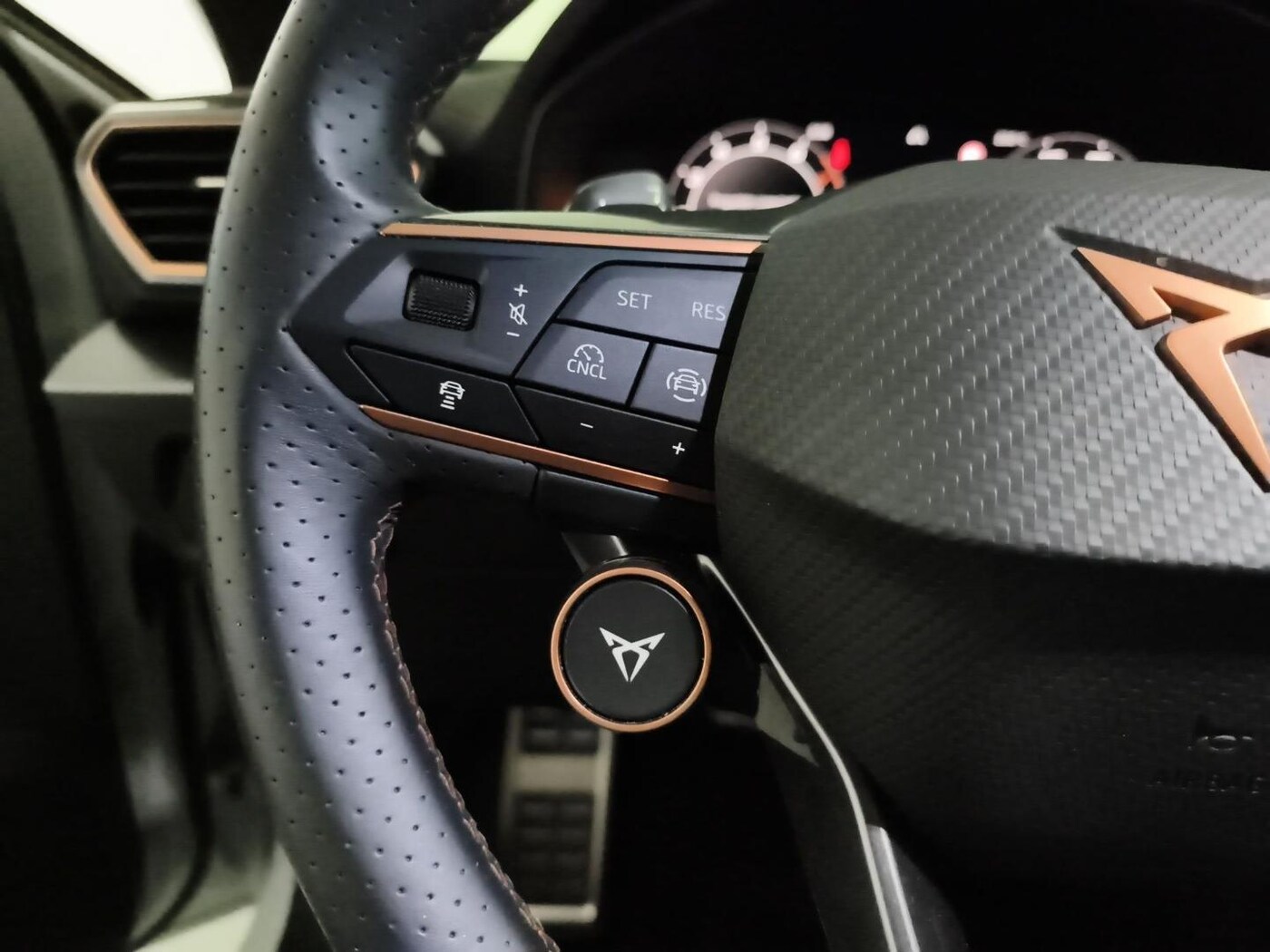 CUPRA Leon Sportstourer 1.5 eTSI DSG 110 kW (150 CV) — photo 16