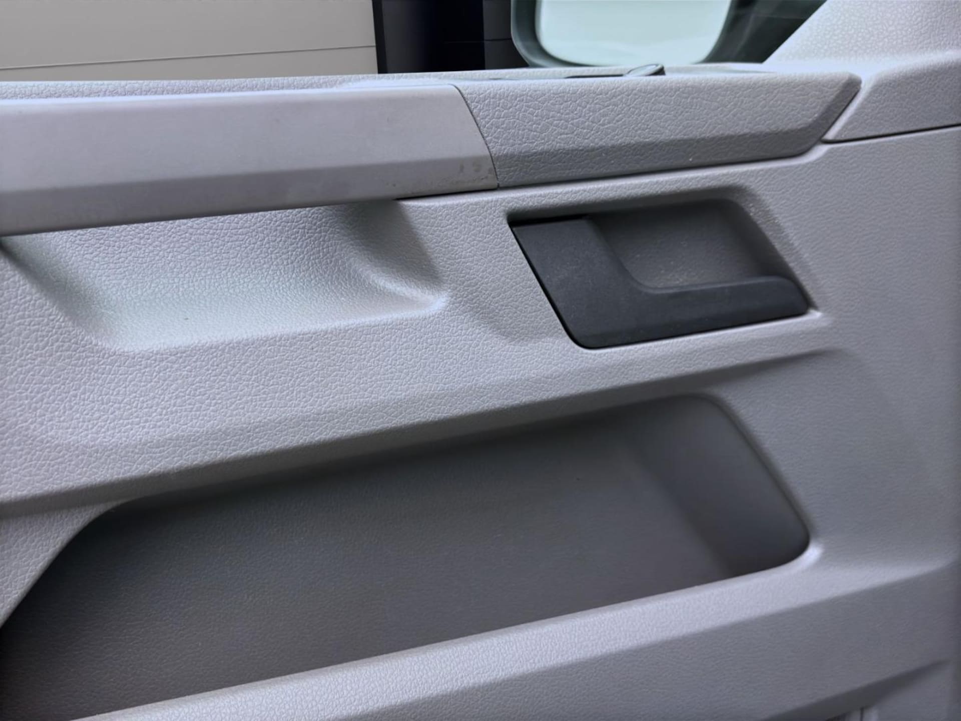 Volkswagen T6.1 Transporter Kombi kurzer Radstand